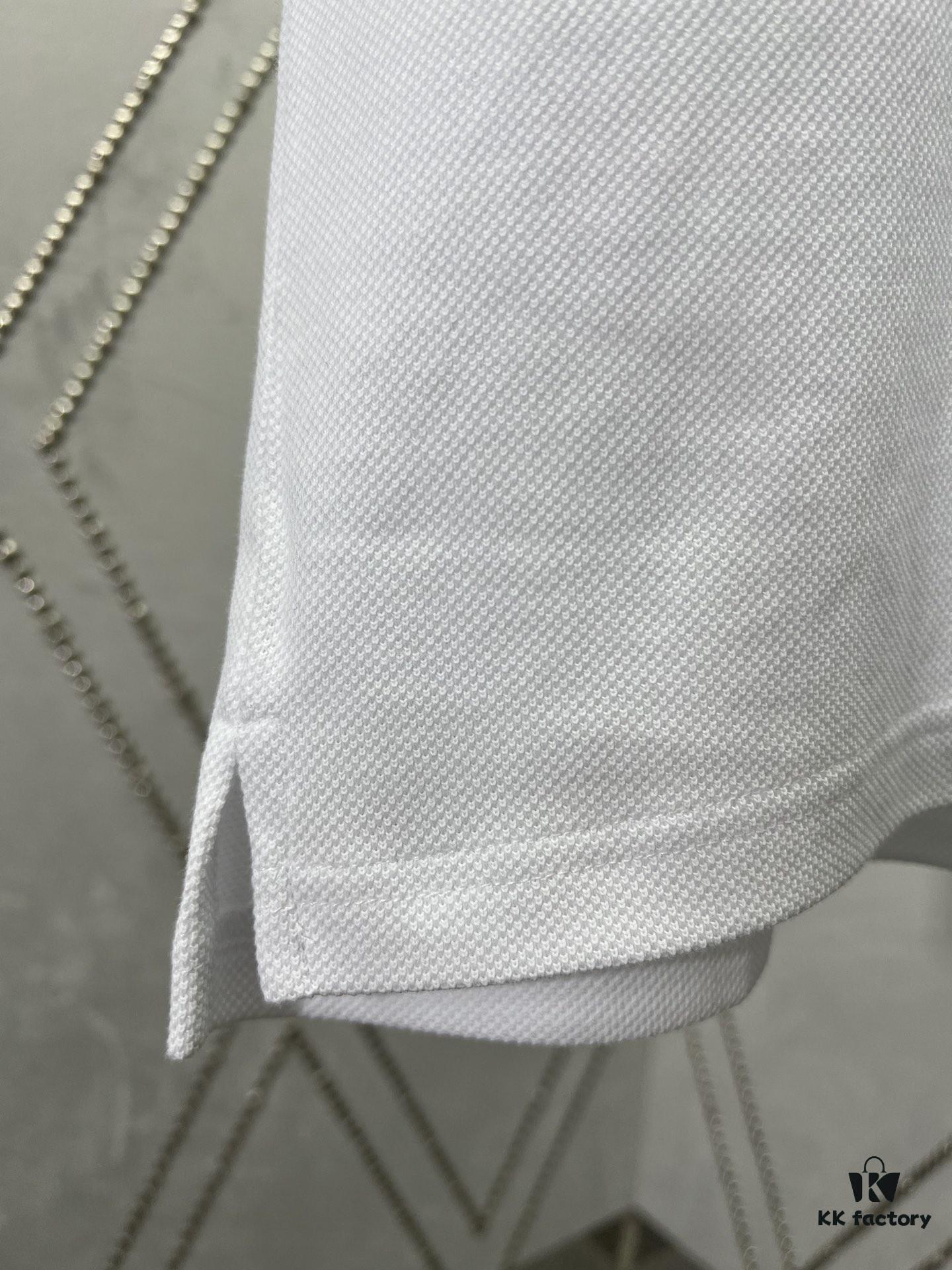 Gucci 2025 Spring Collection Presents Classic Style Pieces, Featuring a Polo Shirt Crafted from Stretch Piqué Cotton with an Elegant Gucci Print