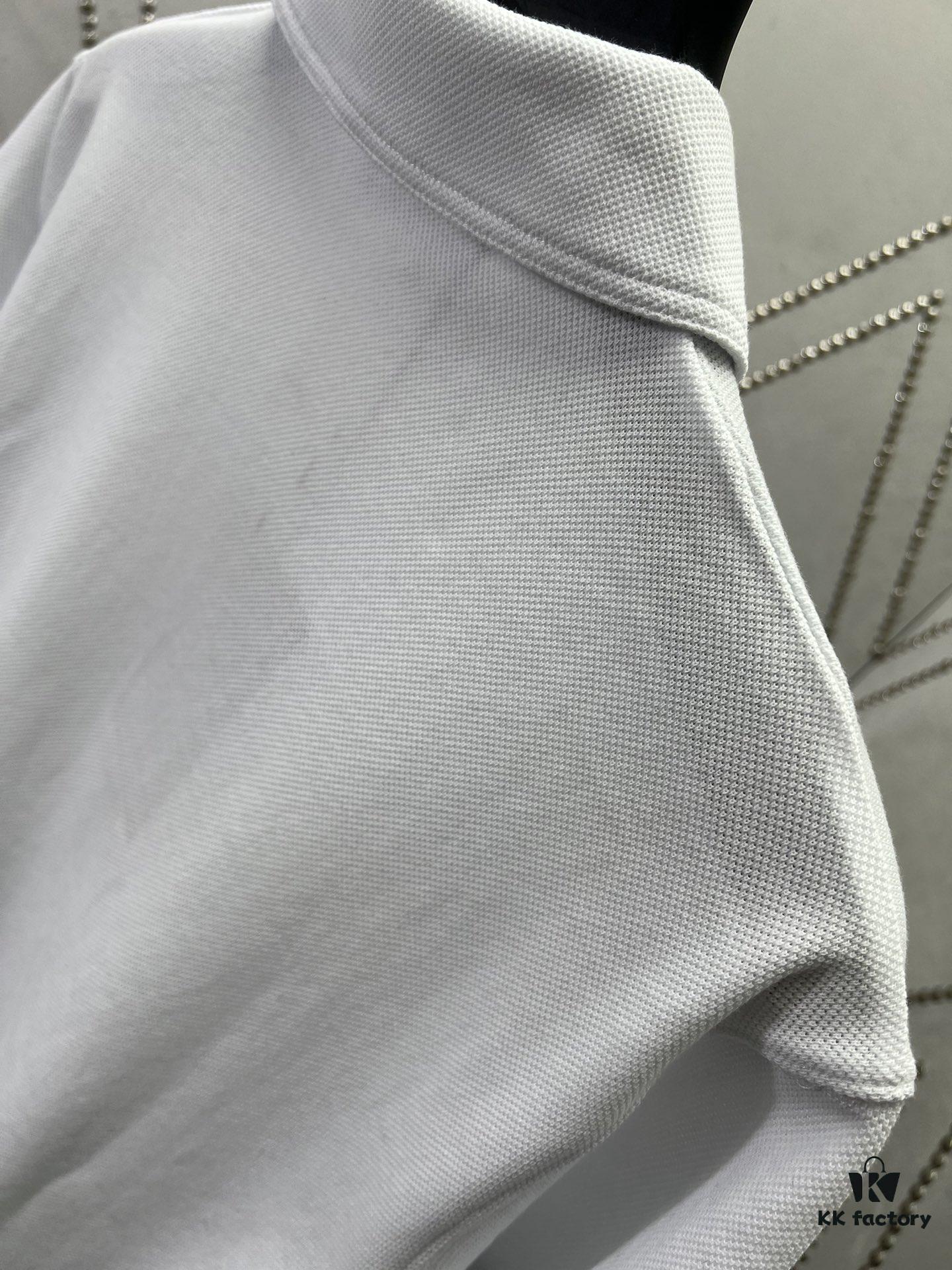 Gucci 2025 Spring Collection Presents Classic Style Pieces, Featuring a Polo Shirt Crafted from Stretch Piqué Cotton with an Elegant Gucci Print