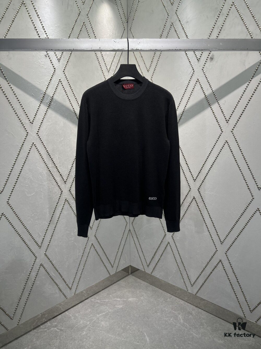 Gucci 25SS New Arrival Sweater Crafted from a Silk-Cotton Blend Knit Fabric, Embellished with Gucci Intarsia for Added Charm