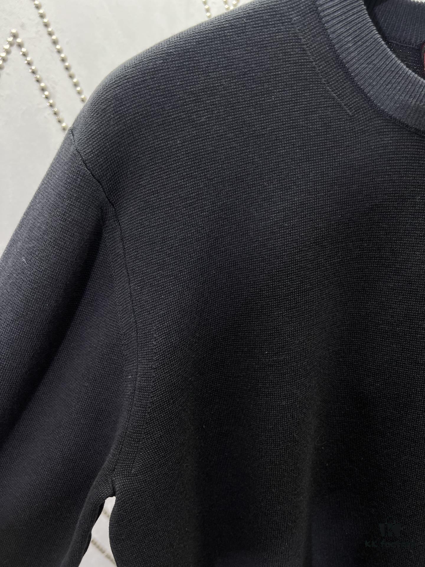 Gucci 25SS New Arrival Sweater Crafted from a Silk-Cotton Blend Knit Fabric, Embellished with Gucci Intarsia for Added Charm