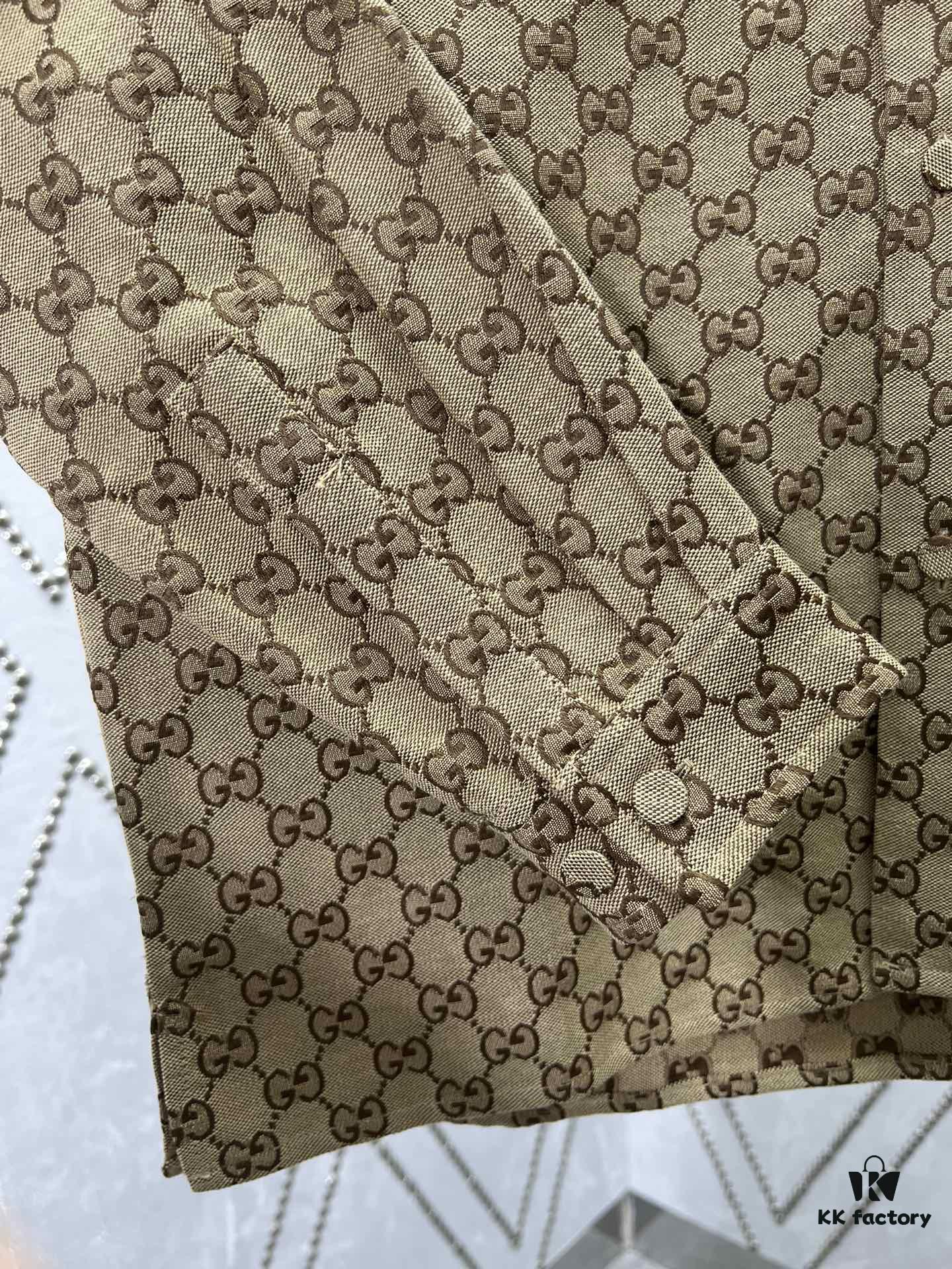 Gucci 25SS New Arrival Letter Interlocking Pattern Shirt Inspired by Founder Guccio Gucci's Name, Crafted in GG Canvas with Side Slits