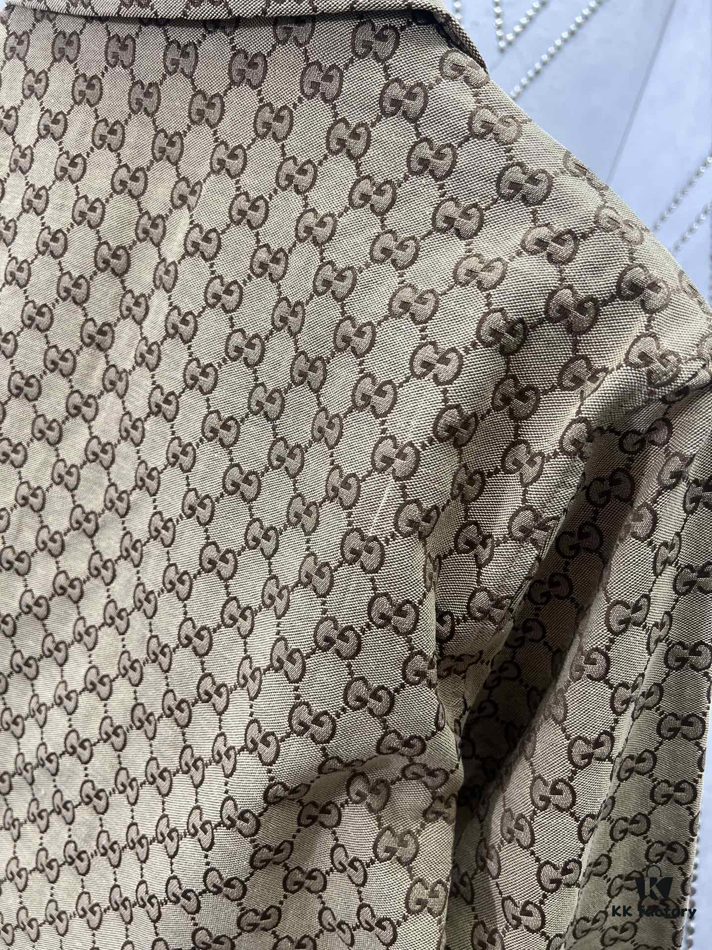 Gucci 25SS New Arrival Letter Interlocking Pattern Shirt Inspired by Founder Guccio Gucci's Name, Crafted in GG Canvas with Side Slits