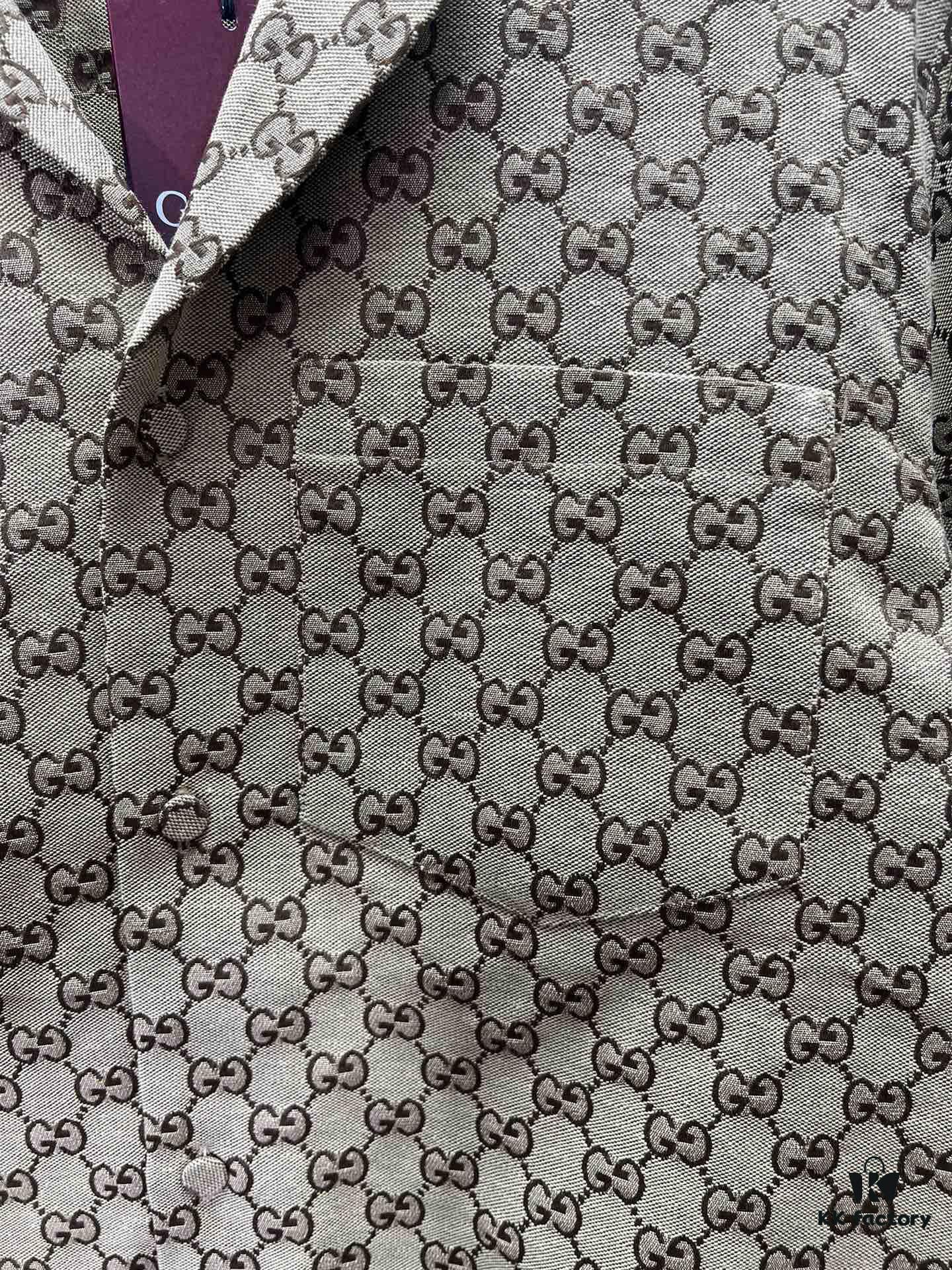 Gucci 25SS New Arrival Letter Interlocking Pattern Shirt Inspired by Founder Guccio Gucci's Name, Crafted in GG Canvas with Side Slits