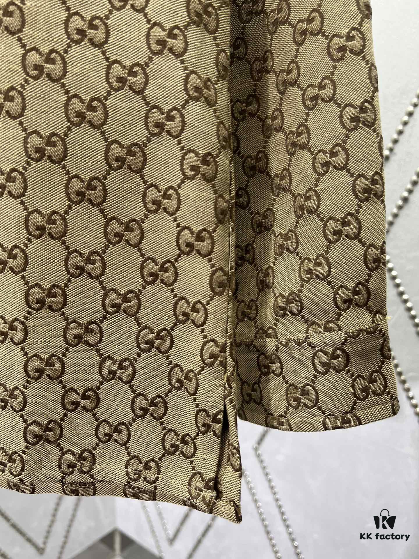 Gucci 25SS New Arrival Letter Interlocking Pattern Shirt Inspired by Founder Guccio Gucci's Name, Crafted in GG Canvas with Side Slits