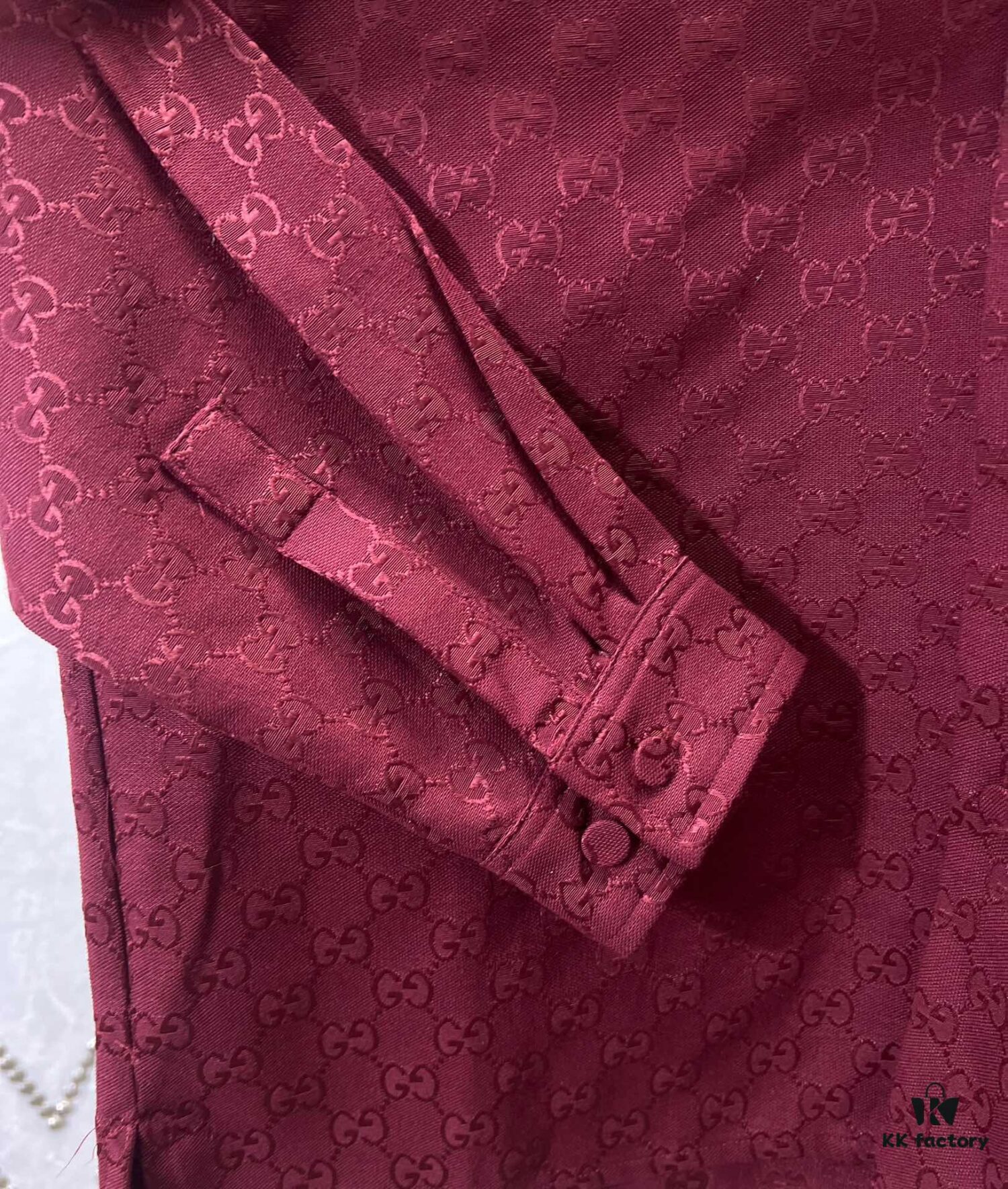 Gucci 25SS New Arrival Letter Intertwined Pattern Shirt Inspired by Founder Guccio Gucci's Name, Crafted in GG Canvas with Side Slits