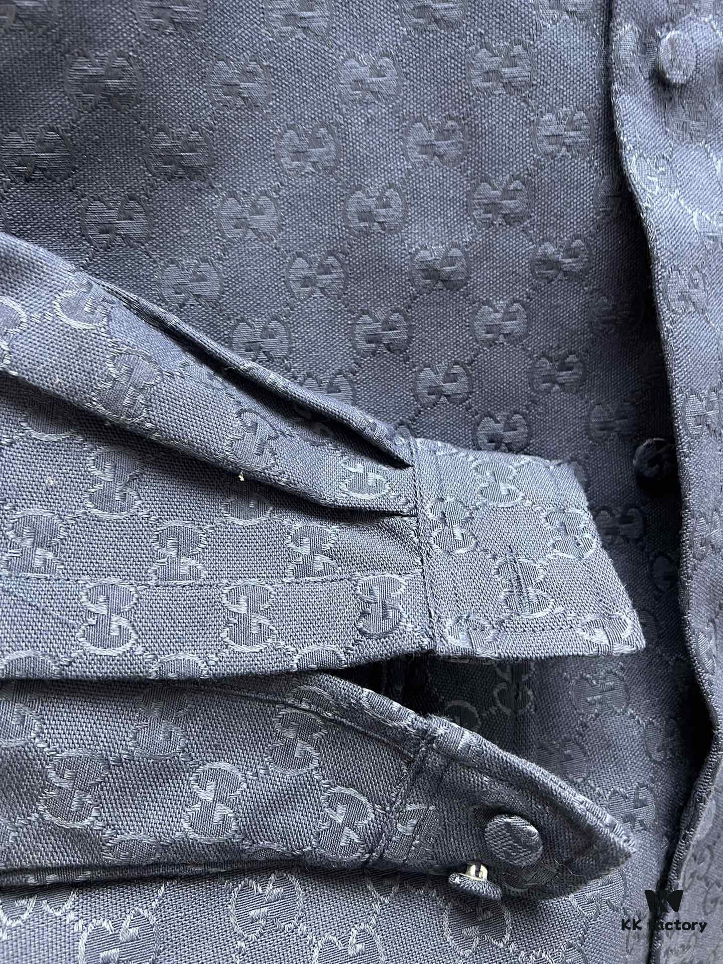 Gucci 25SS New Arrival Letter Interlocking Pattern Shirt Inspired by Founder Guccio Gucci's Name, Crafted in GG Canvas with Side Slits, Regular Fit