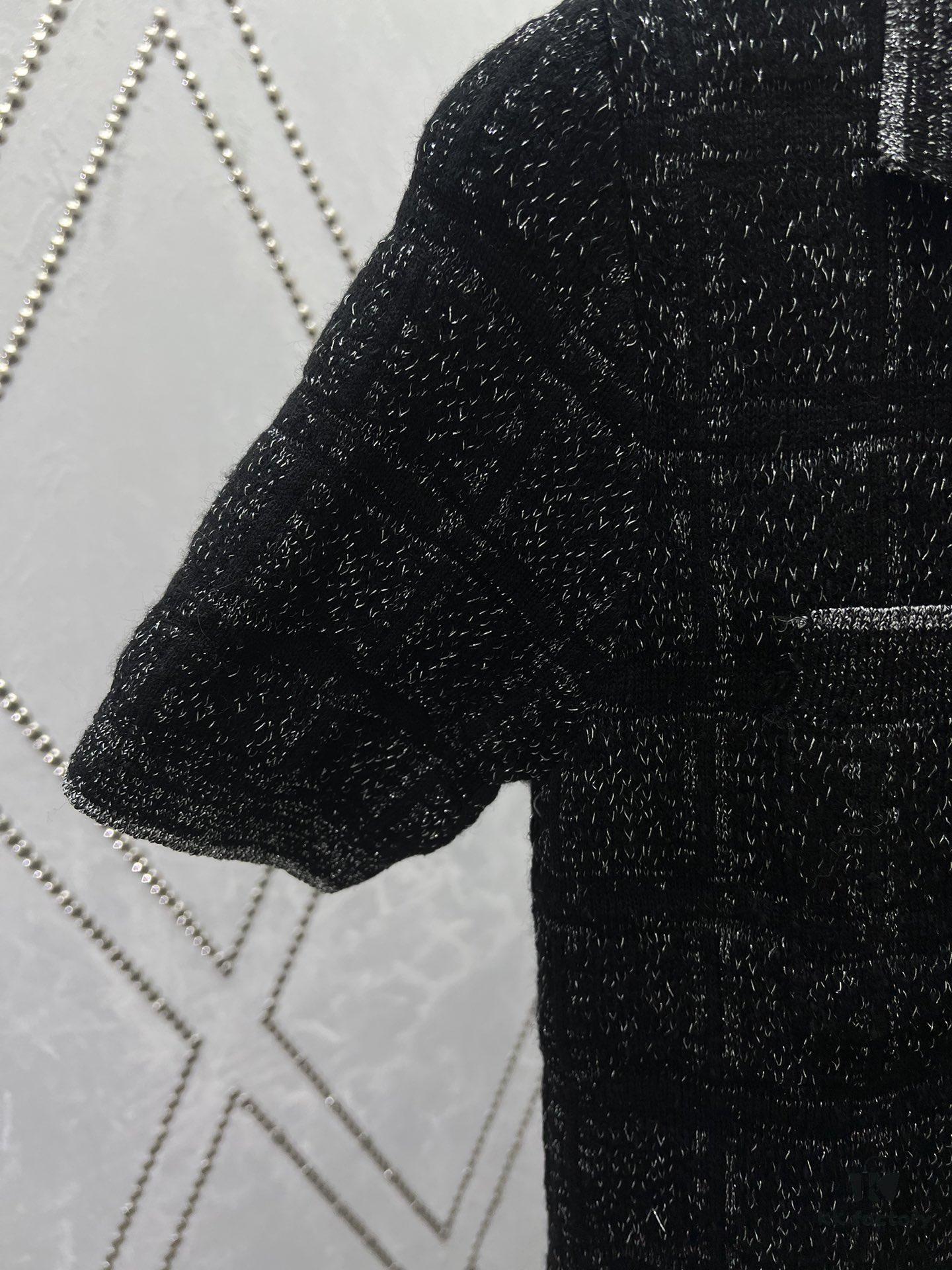 Gucci 25SS New Round Neck Top Crafted from Premium Wool with Metallic Thread Tartan Jacquard Fabric, Featuring a Circular Interlocking Double G Button on the Back