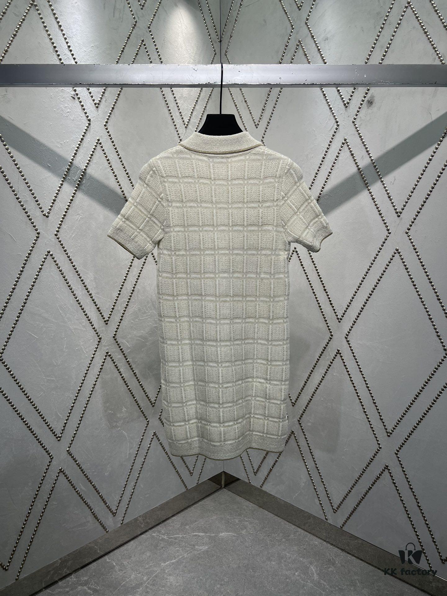 Gucci 25SS New Round Neck Top Crafted from Premium Wool with Metallic Thread Tartan Jacquard Fabric, Featuring a Circular Interlocking Double G Button at the Back