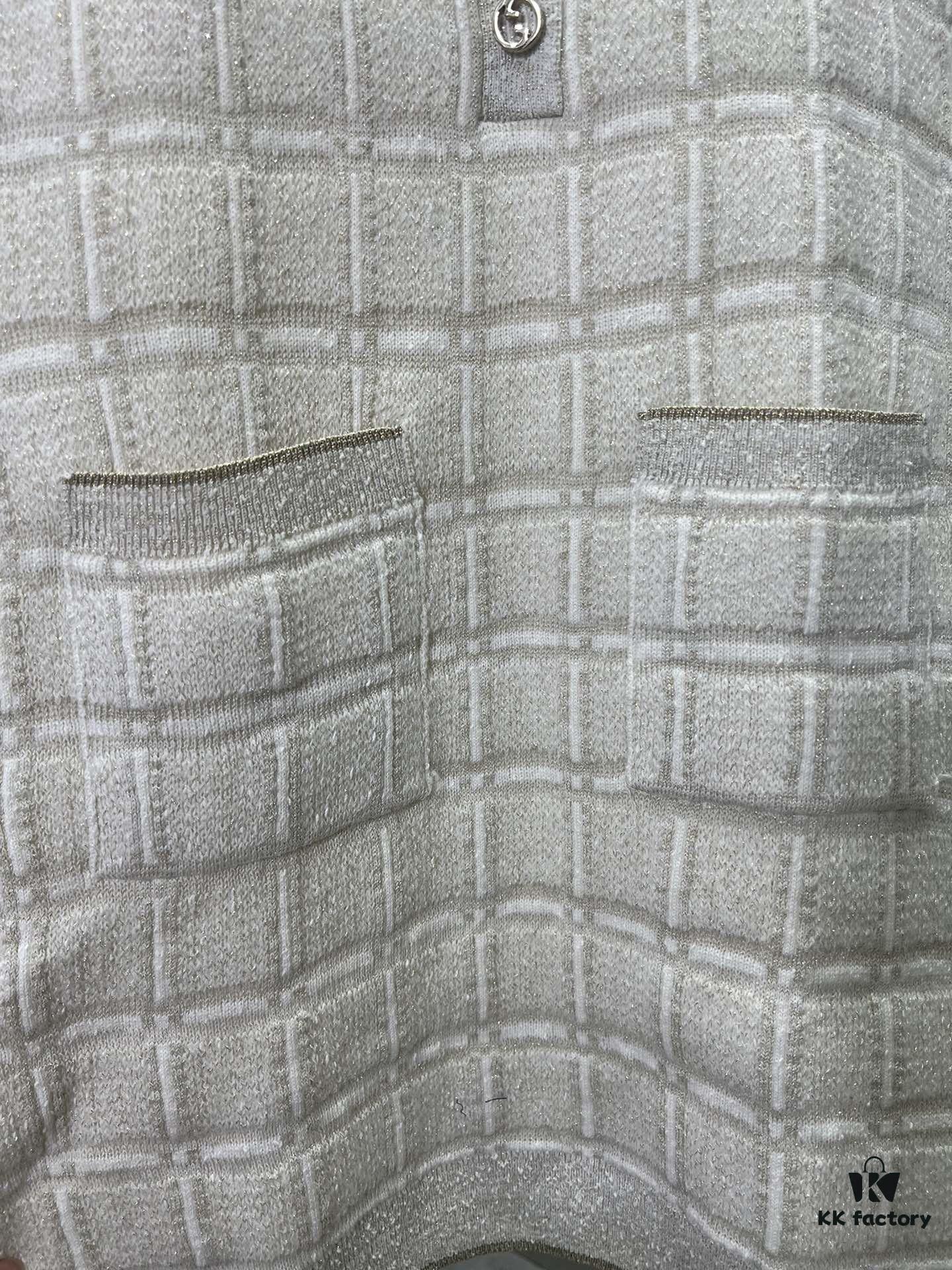 Gucci 25SS New Round Neck Top Crafted from Premium Wool with Metallic Thread Tartan Jacquard Fabric, Featuring a Circular Interlocking Double G Button at the Back