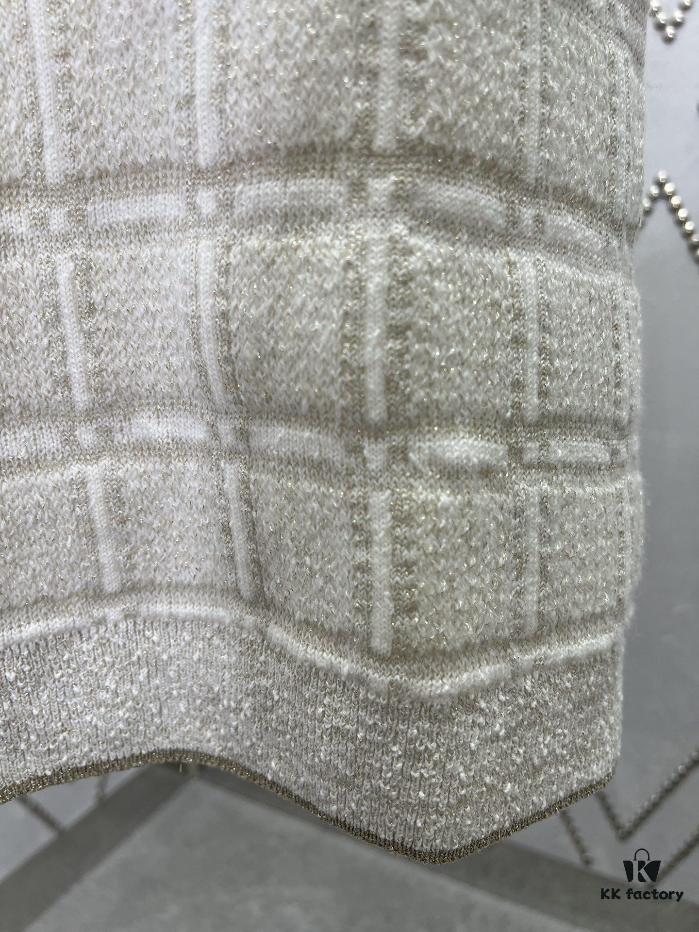 Gucci 25SS New Round Neck Top Crafted from Premium Wool with Metallic Thread Tartan Jacquard Fabric, Featuring a Circular Interlocking Double G Button at the Back