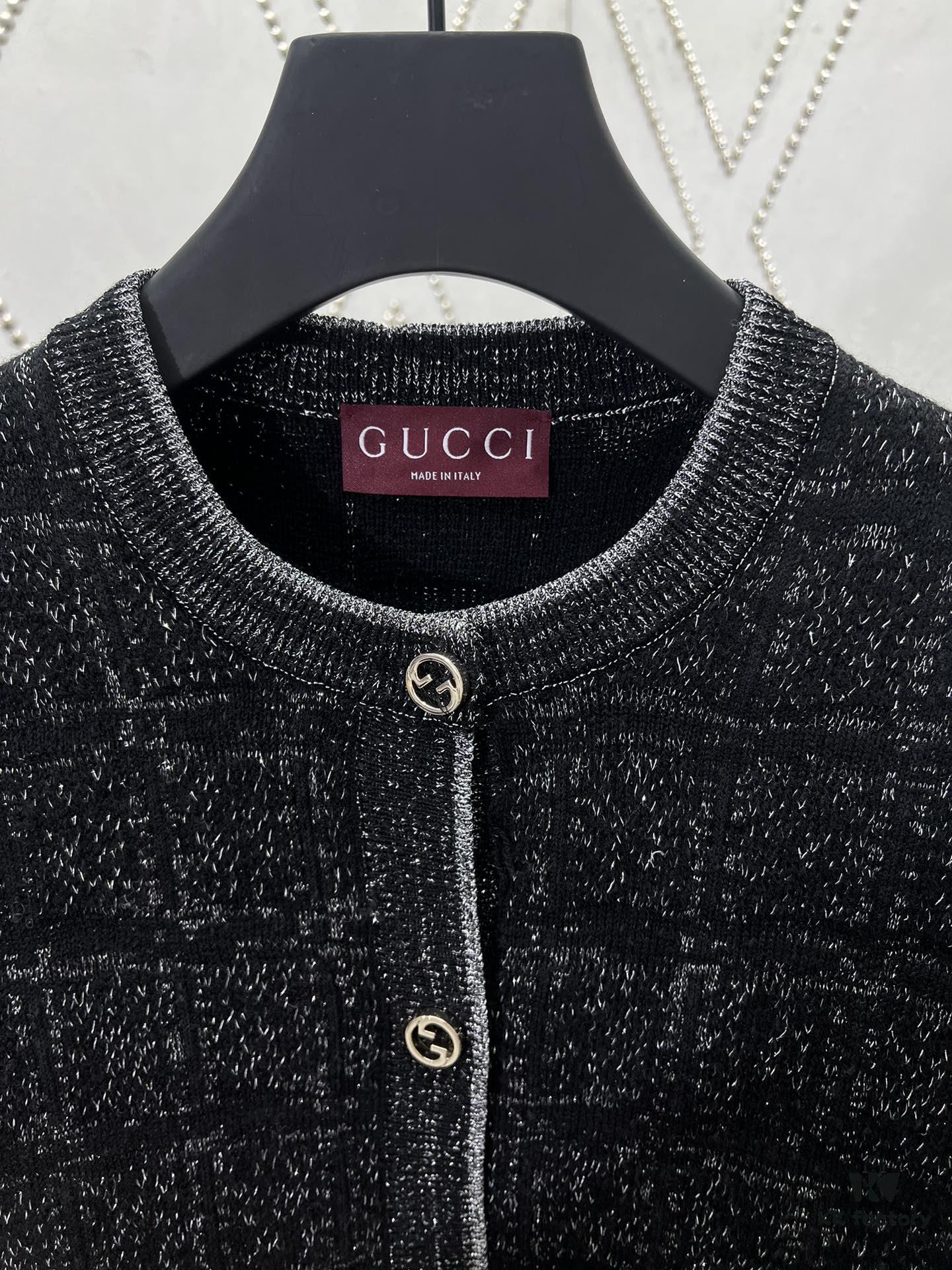 Gucci 25SS New Arrival Polo Dress Crafted from Premium Wool with Metallic Thread Geometric Jacquard, Featuring Round Interlocking Double-G Logo Buttons Front Closure