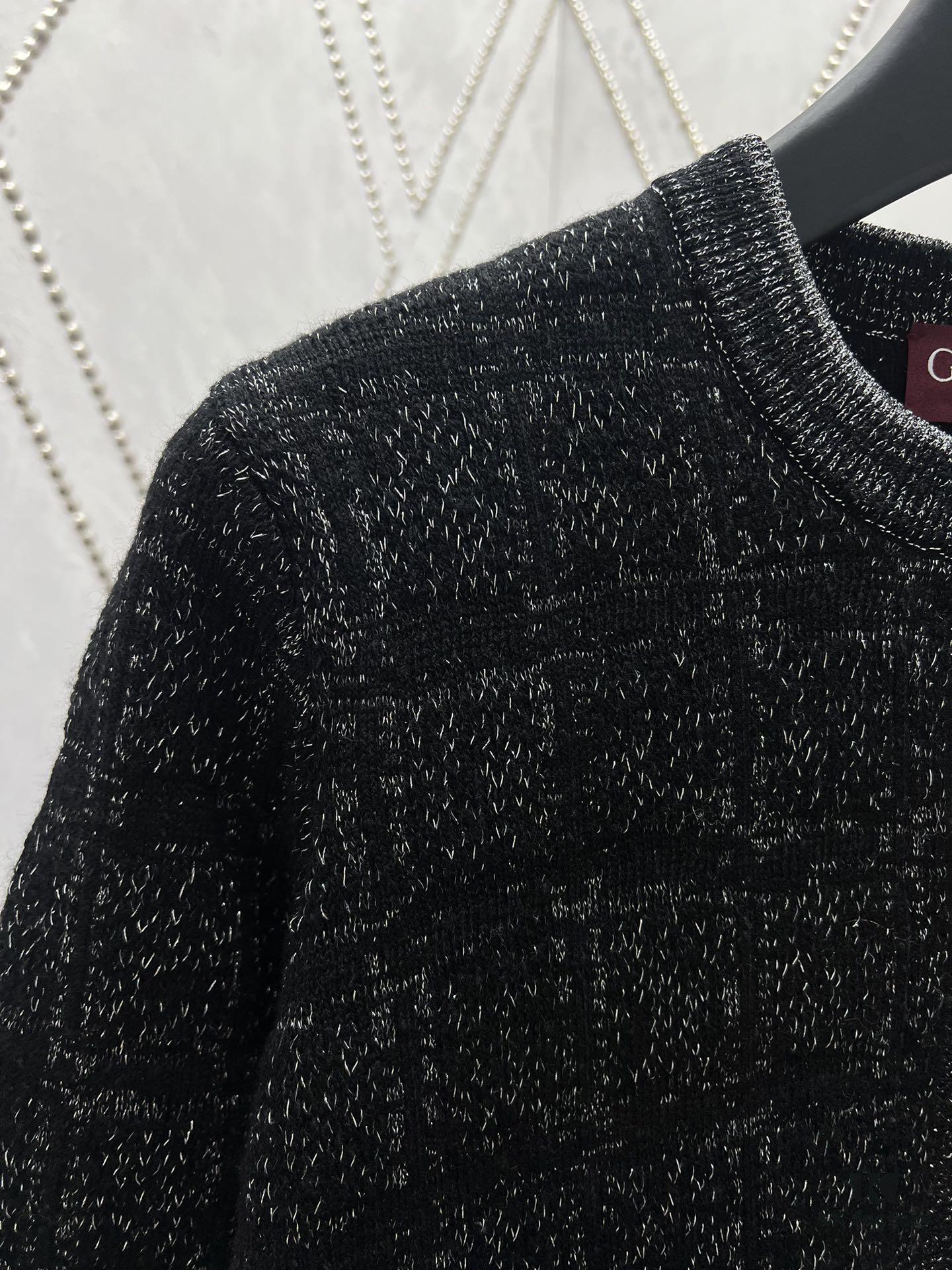 Gucci 25SS New Arrival Polo Dress Crafted from Premium Wool with Metallic Thread Geometric Jacquard, Featuring Round Interlocking Double-G Logo Buttons Front Closure