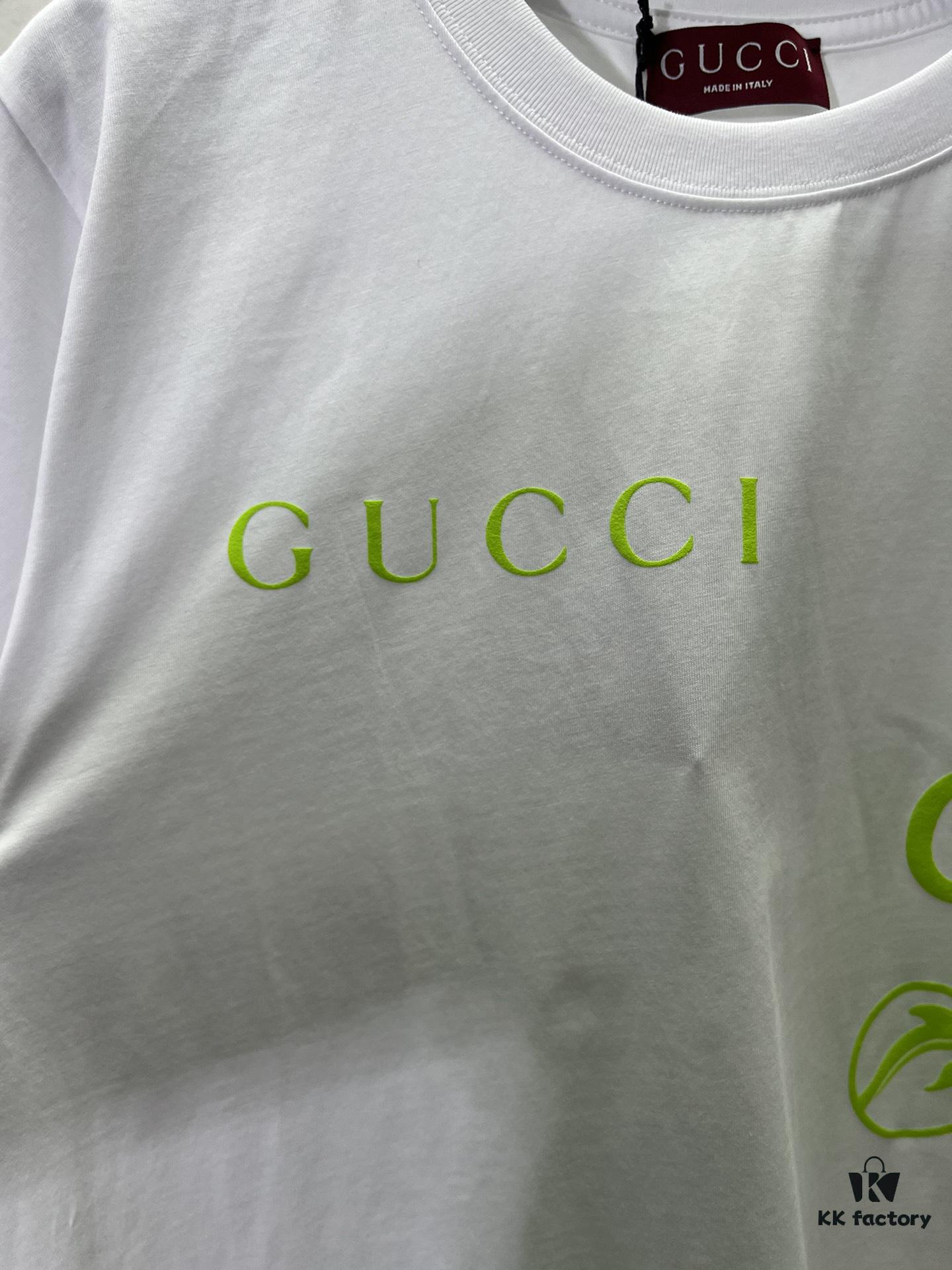 Gucci 25SS New Arrival Oversized T-Shirt Crafted from Garment-Dyed Knit Cotton, Featuring Gucci Logo Print on the Front and Gucci Surfer Print on the Back