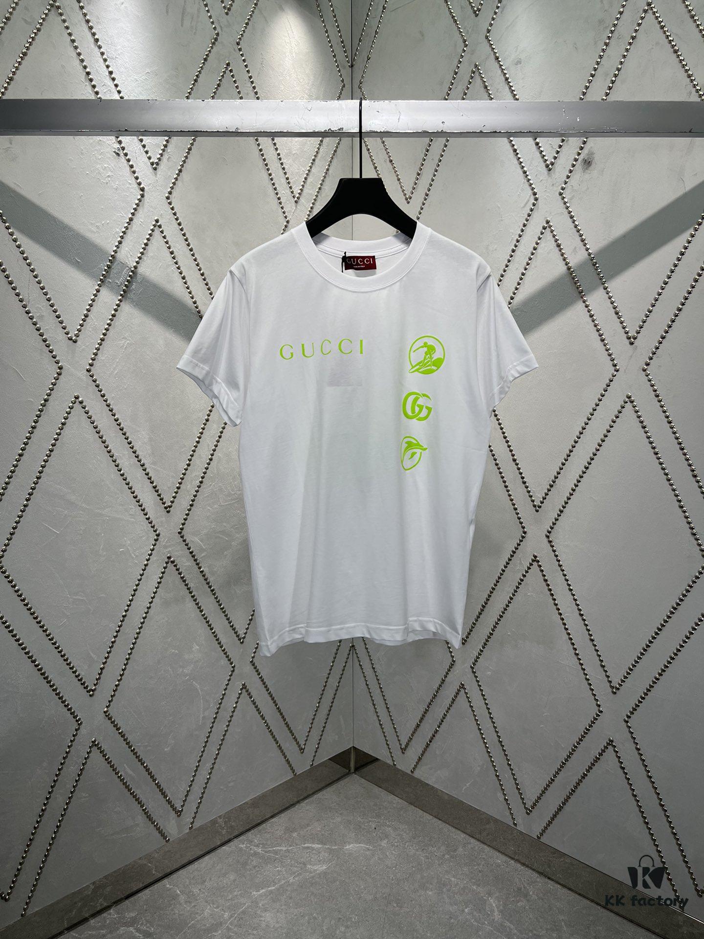 Gucci 25SS New Arrival Oversized T-Shirt Crafted from Garment-Dyed Knit Cotton, Featuring Gucci Logo Print on the Front and Gucci Surfer Print on the Back