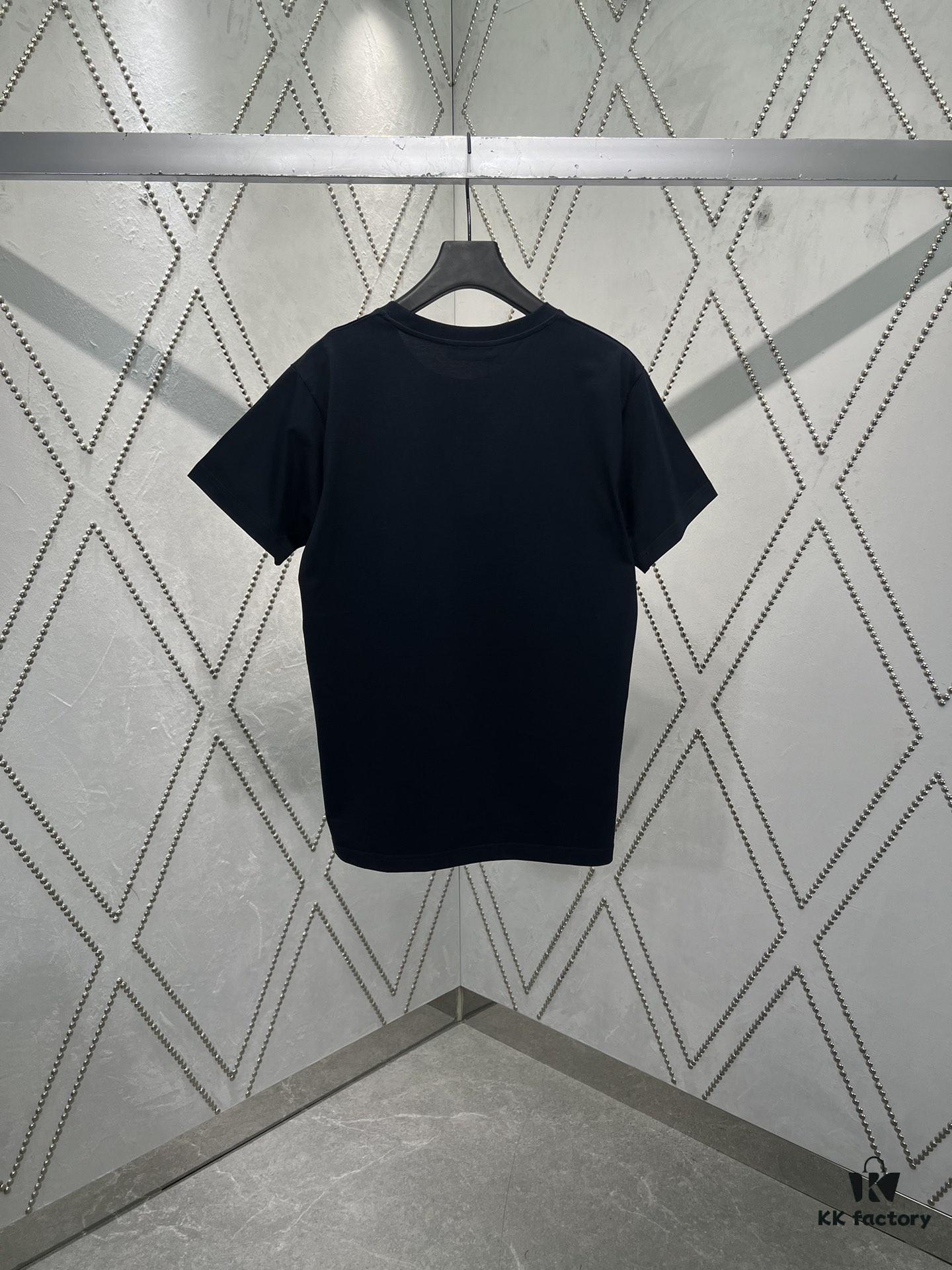 Gucci 25SS New Regular Fit T-Shirt Made of Knitted Cotton with Gucci Web Stripe Flag Print