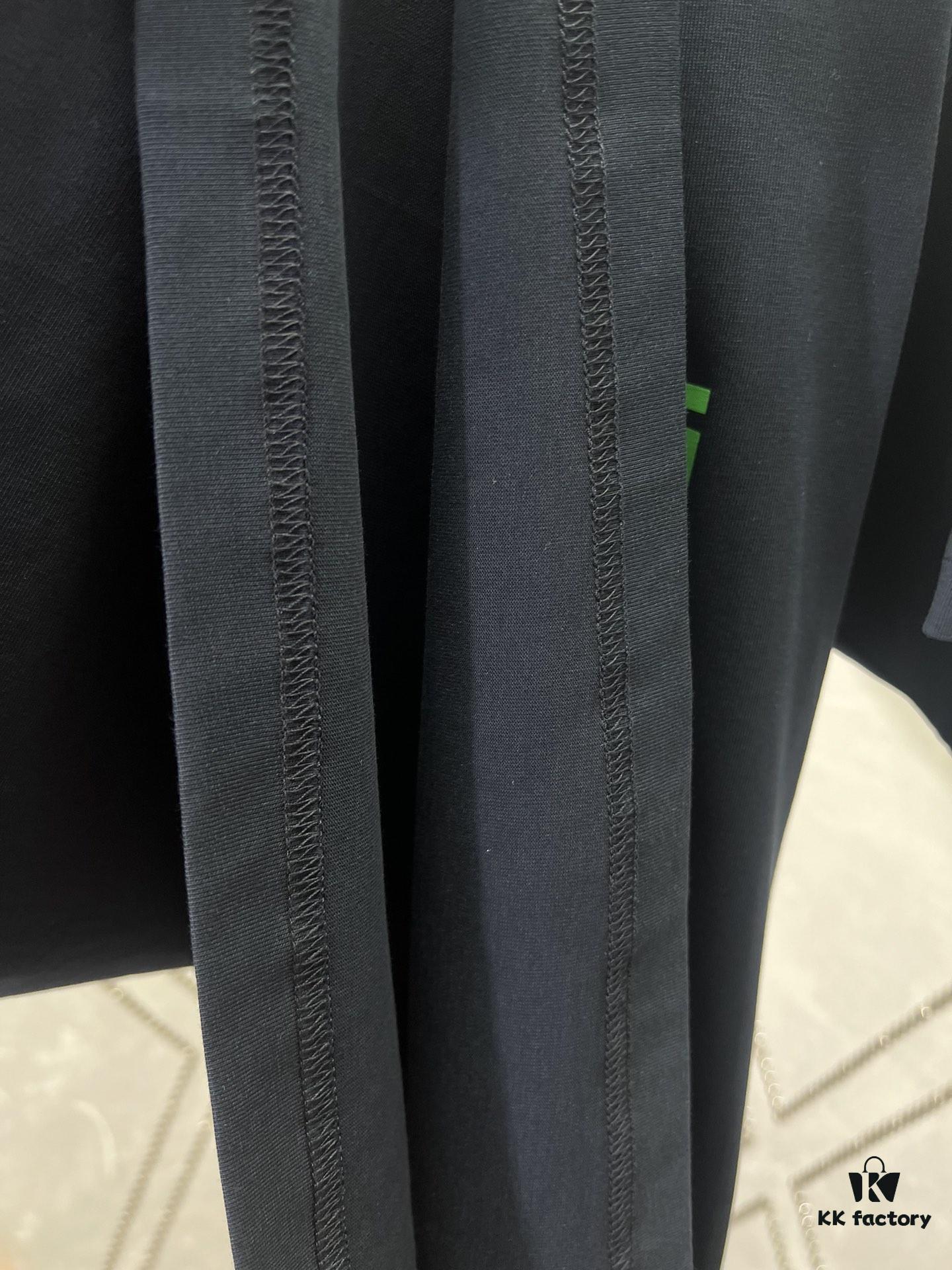 Gucci 25SS New Regular Fit T-Shirt Made of Knitted Cotton with Gucci Web Stripe Flag Print