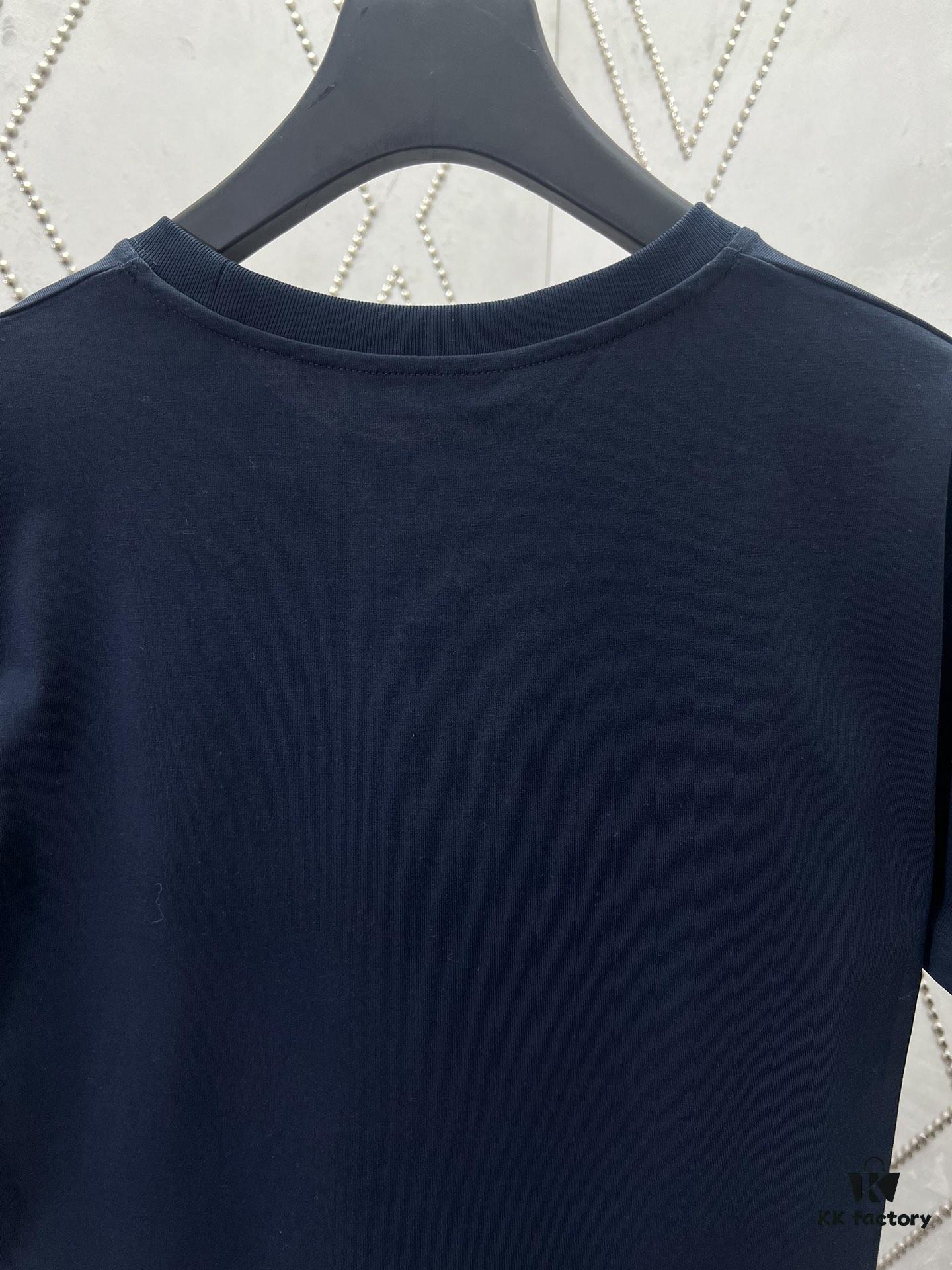 Gucci 25SS New Regular Fit T-Shirt Made of Knitted Cotton with Gucci Web Stripe Flag Print