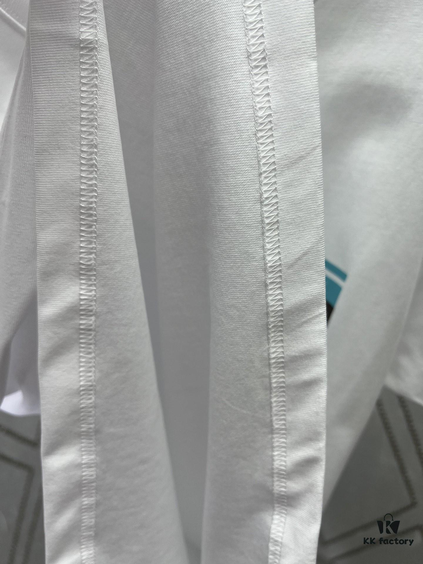 Gucci 25SS New Regular Fit T-Shirt Crafted from Knit Cotton with Signature Gucci Web Stripe Flag Print