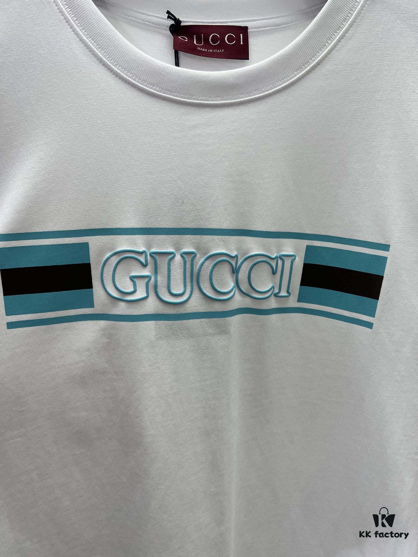 Gucci 25SS New Regular Fit T-Shirt Crafted from Knit Cotton with Signature Gucci Web Stripe Flag Print