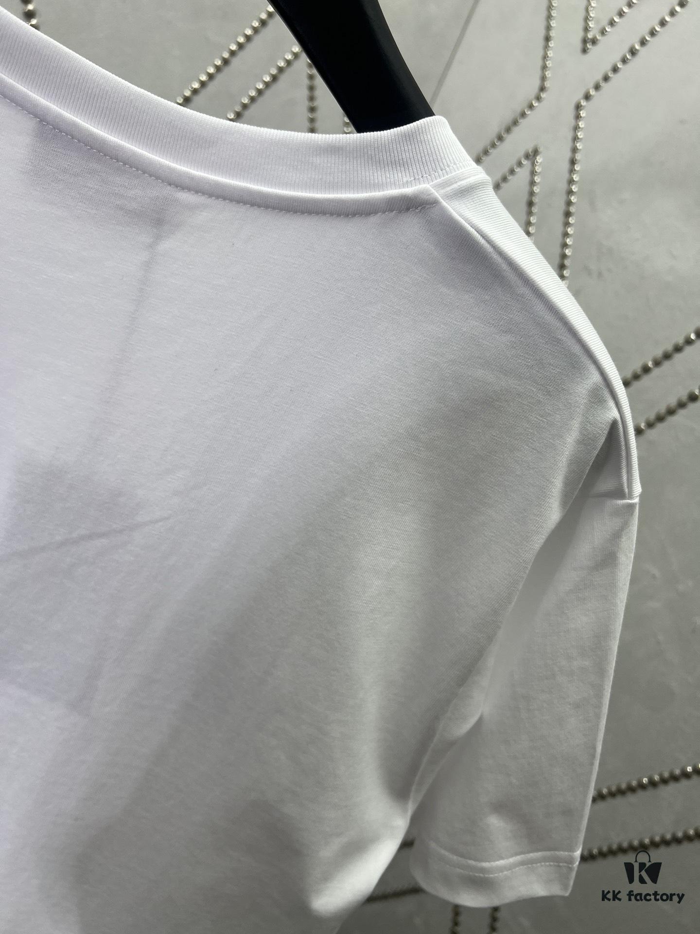 Gucci 25SS New Regular Fit T-Shirt Crafted from Knit Cotton with Signature Gucci Web Stripe Flag Print