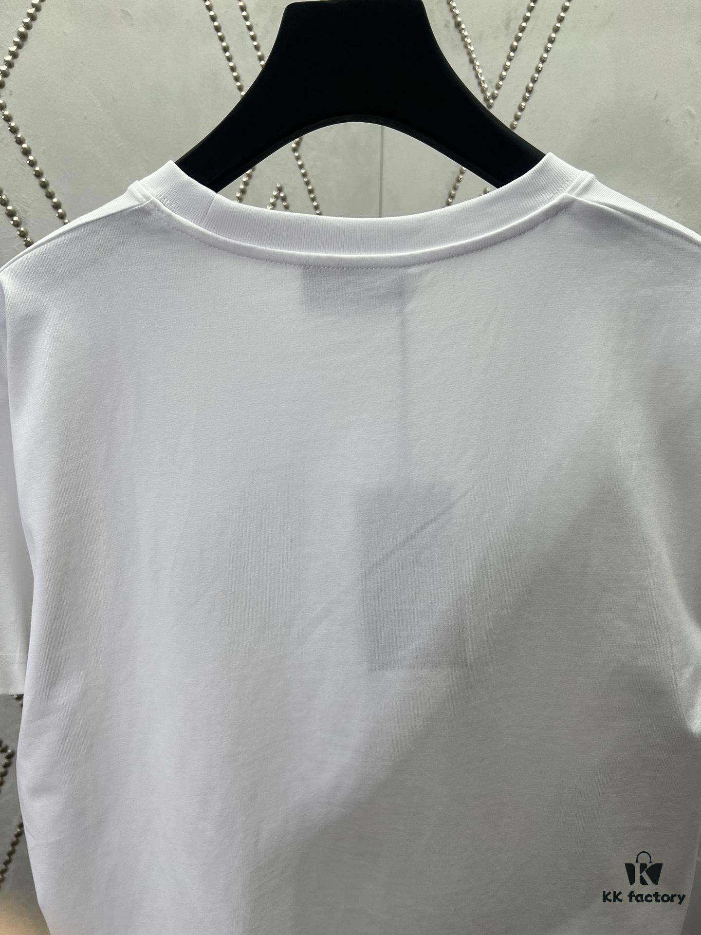 Gucci 25SS New Regular Fit T-Shirt Crafted from Knit Cotton with Signature Gucci Web Stripe Flag Print