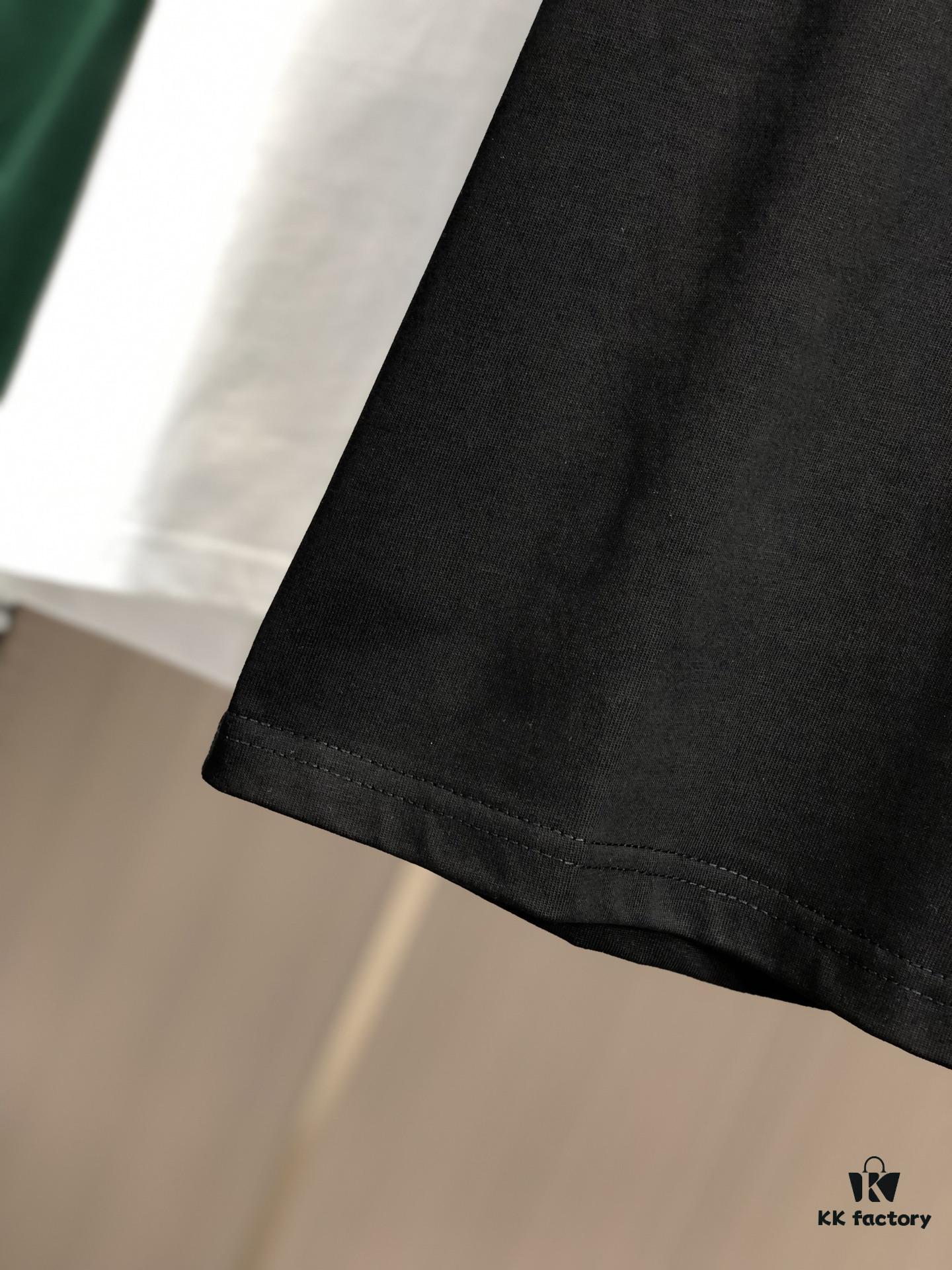 BURBERRY 2025 Spring/Summer New Arrival Round Neck Short Sleeve T-Shirt with All-Over Dot Print, Made from 320g Double-Yarn Combed Cotton Fabric, Slightly Loose Fit, Soft and Substantial Fabric Texture, Unisex Design