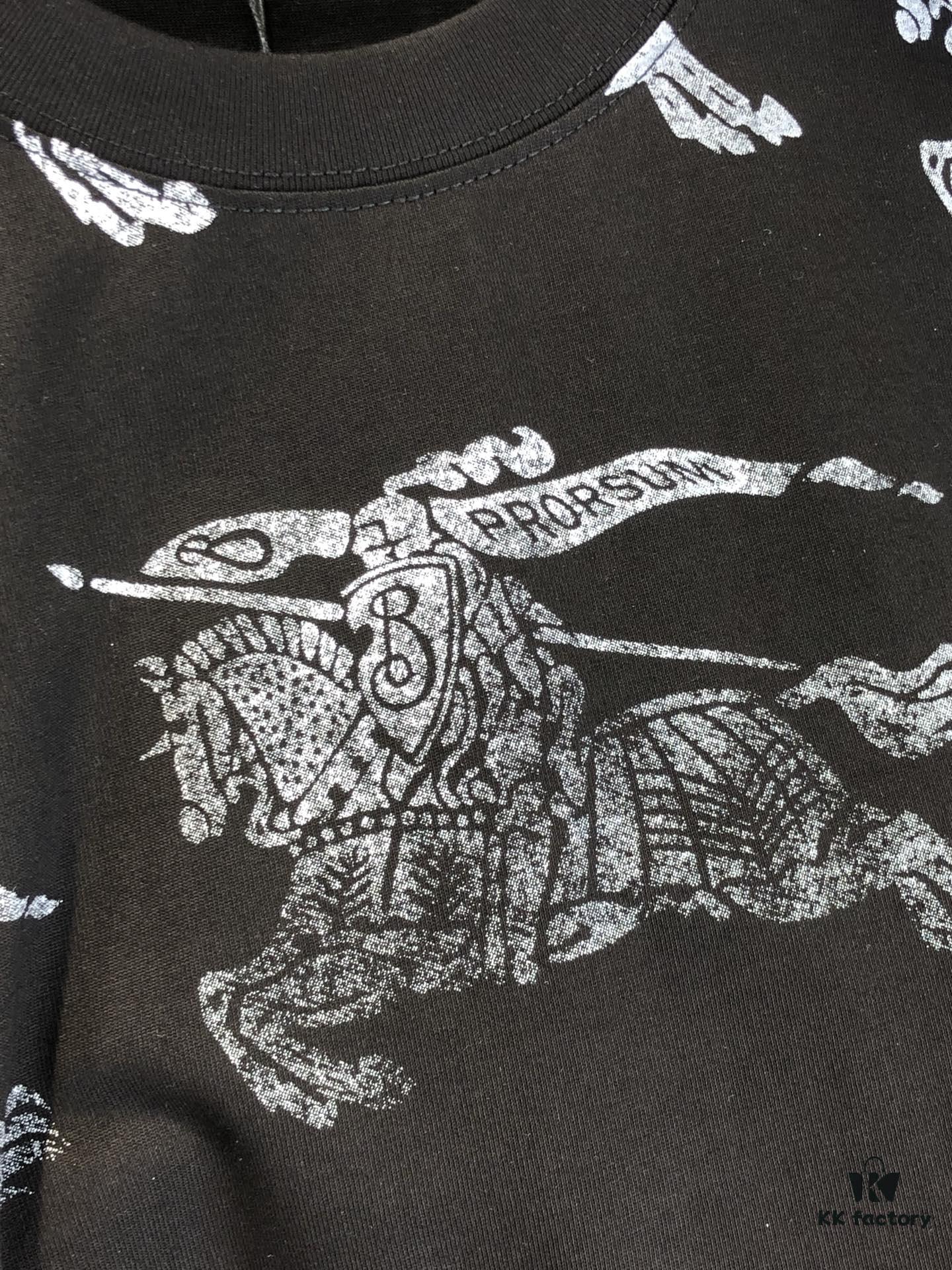 BURBERRY 2025 Spring/Summer New Arrival Round Neck Short Sleeve T-Shirt with All-Over Dot Print, Made from 320g Double-Yarn Combed Cotton Fabric, Slightly Loose Fit, Soft and Substantial Fabric Texture, Unisex Design