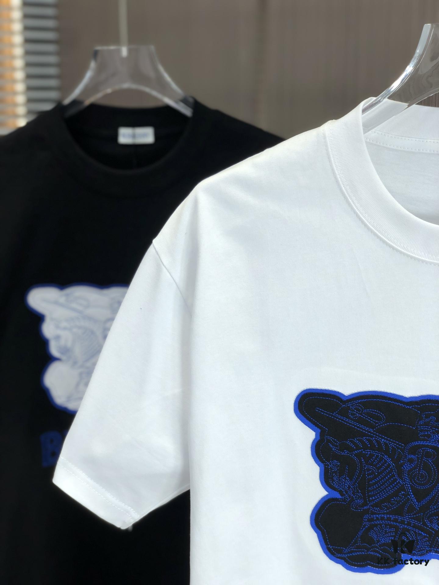 BURBERRY 2025 Spring/Summer New Arrival Round Neck Short Sleeve T-Shirt with Contrasting Patch Embroidery, 320g Double Combed Cotton Fabric, Slightly Loose Unisex Fit