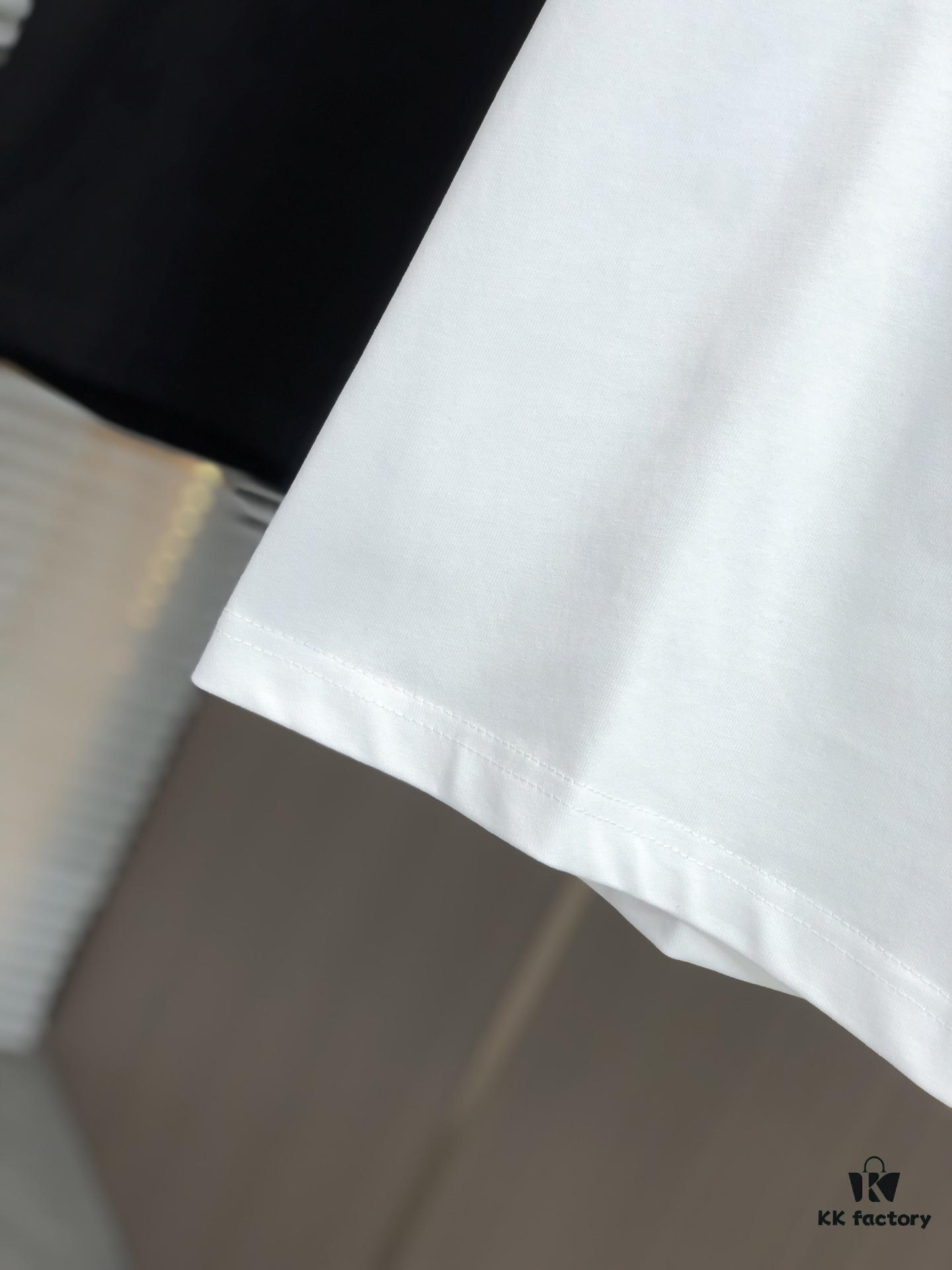 BURBERRY 2025 Spring/Summer New Arrival Round Neck Short Sleeve T-Shirt with Contrasting Patch Embroidery, 320g Double Combed Cotton Fabric, Slightly Loose Unisex Fit