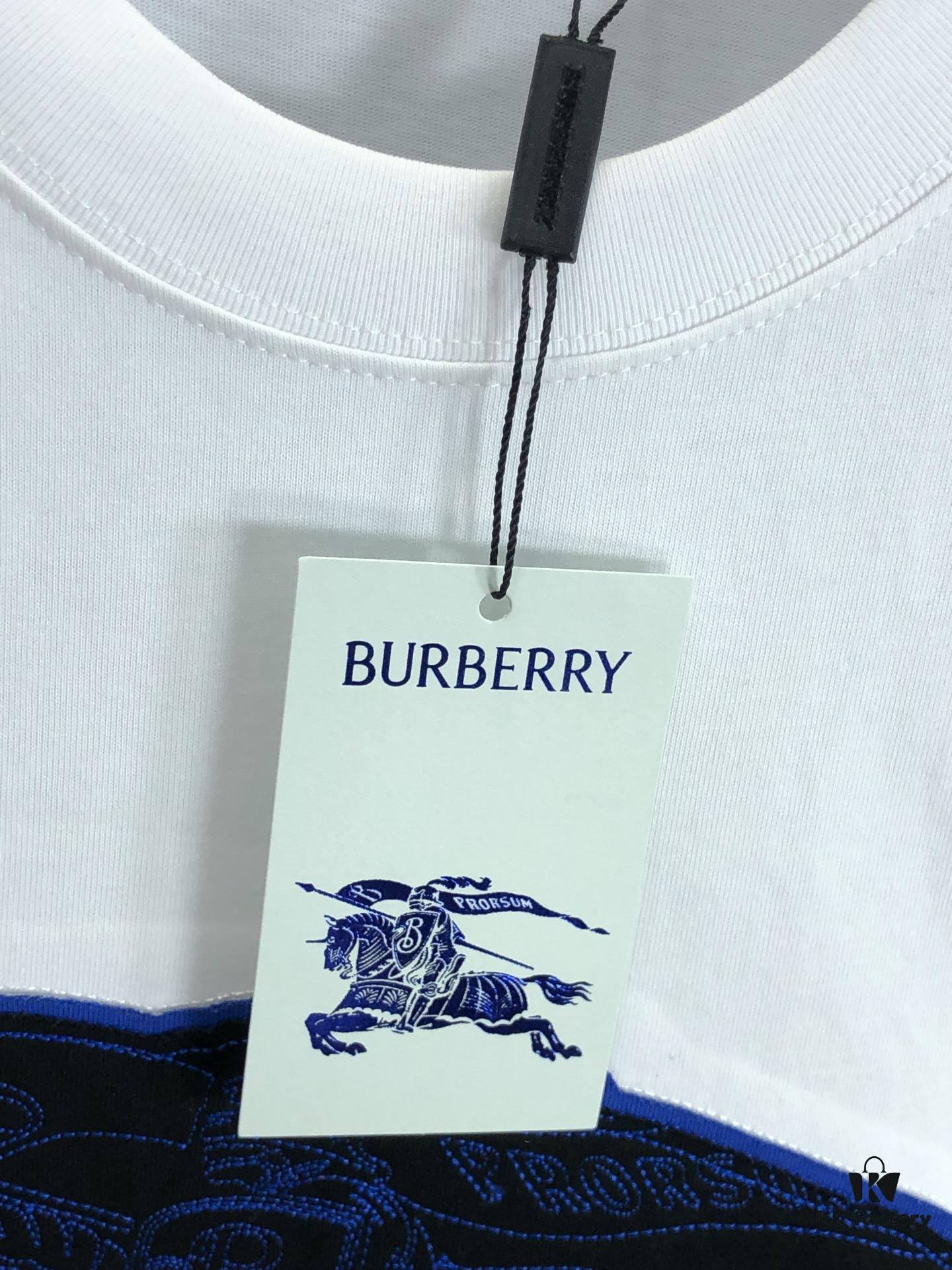 BURBERRY 2025 Spring/Summer New Arrival Round Neck Short Sleeve T-Shirt with Contrasting Patch Embroidery, 320g Double Combed Cotton Fabric, Slightly Loose Unisex Fit