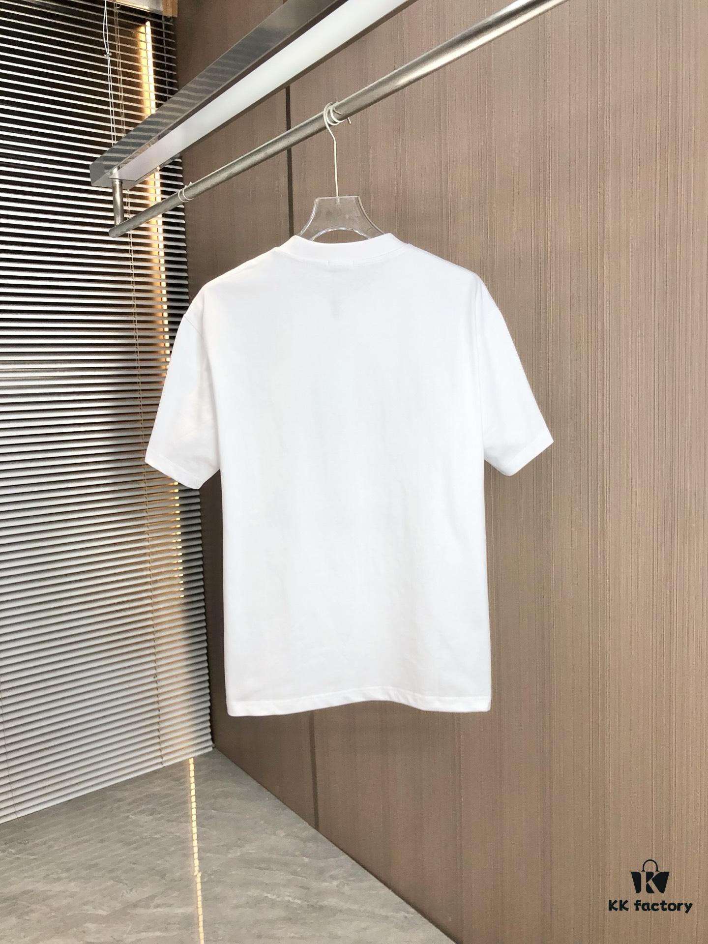 BURBERRY 2025 Spring/Summer New Arrival Round Neck Short Sleeve T-Shirt with Contrasting Patch Embroidery, 320g Double Combed Cotton Fabric, Slightly Loose Unisex Fit