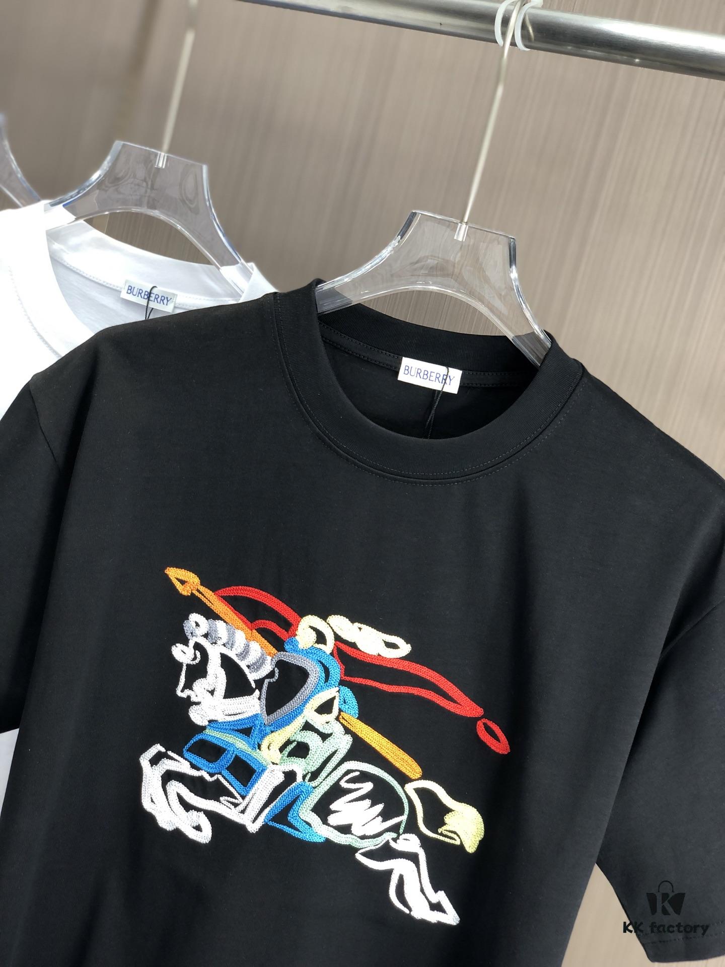 BURBERRY 2025 Spring/Summer New Arrival Round Neck Short Sleeve T-Shirt with Equestrian Chain Embroidery, 320g Double Combed Cotton Fabric, Slightly Loose Unisex Fit