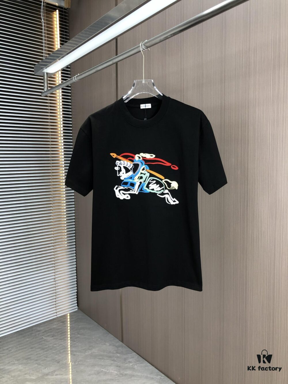 BURBERRY 2025 Spring/Summer New Arrival Round Neck Short Sleeve T-Shirt with Equestrian Chain Embroidery, 320g Double Combed Cotton Fabric, Slightly Loose Unisex Fit