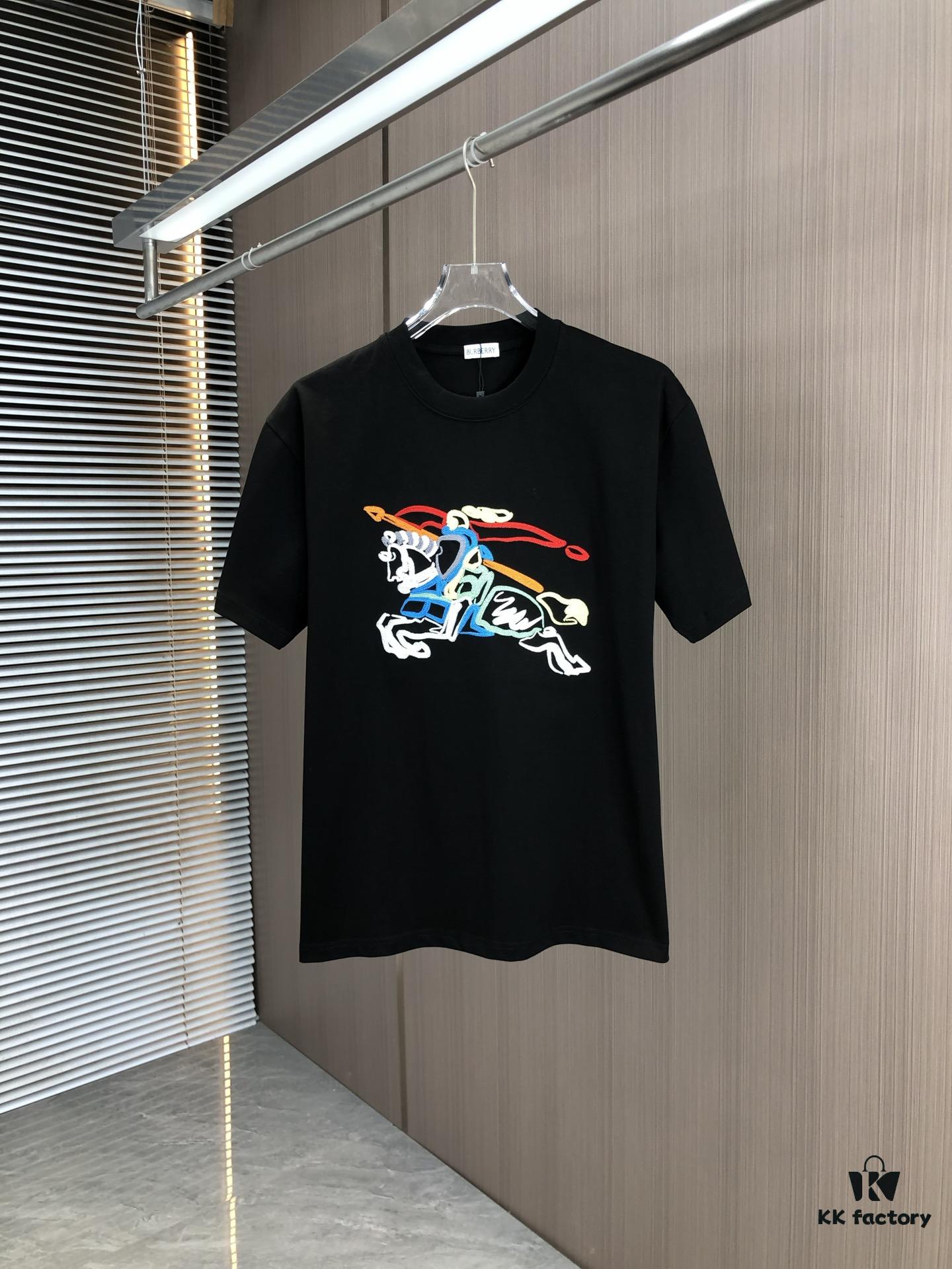 BURBERRY 2025 Spring/Summer New Arrival Round Neck Short Sleeve T-Shirt with Equestrian Chain Embroidery, 320g Double Combed Cotton Fabric, Slightly Loose Unisex Fit