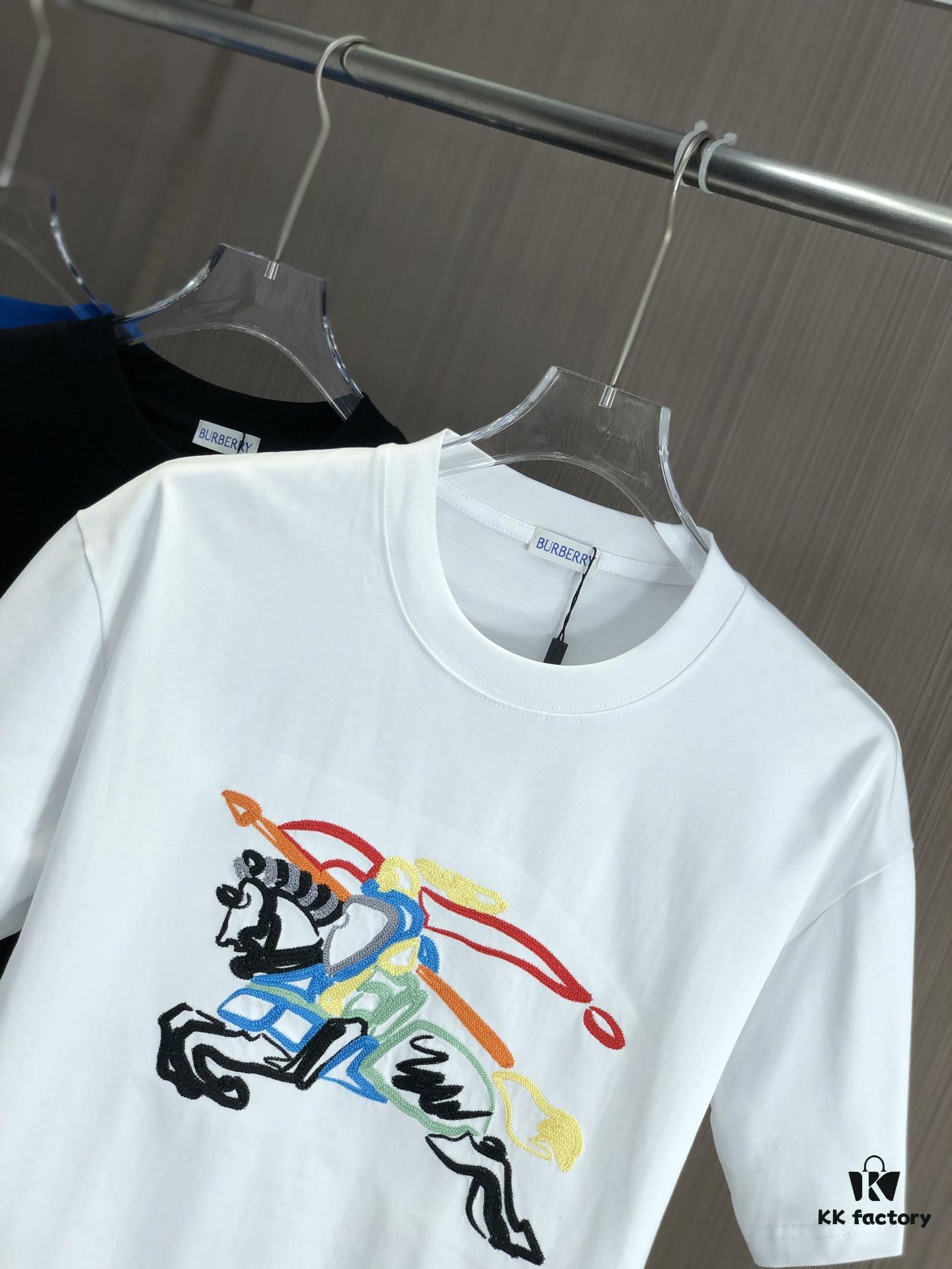 BURBERRY 2025 Spring/Summer New Arrival Round Neck Short Sleeve T-Shirt with Equestrian Chain Embroidery, 320g Double Combed Cotton Fabric, Slightly Loose Unisex Fit