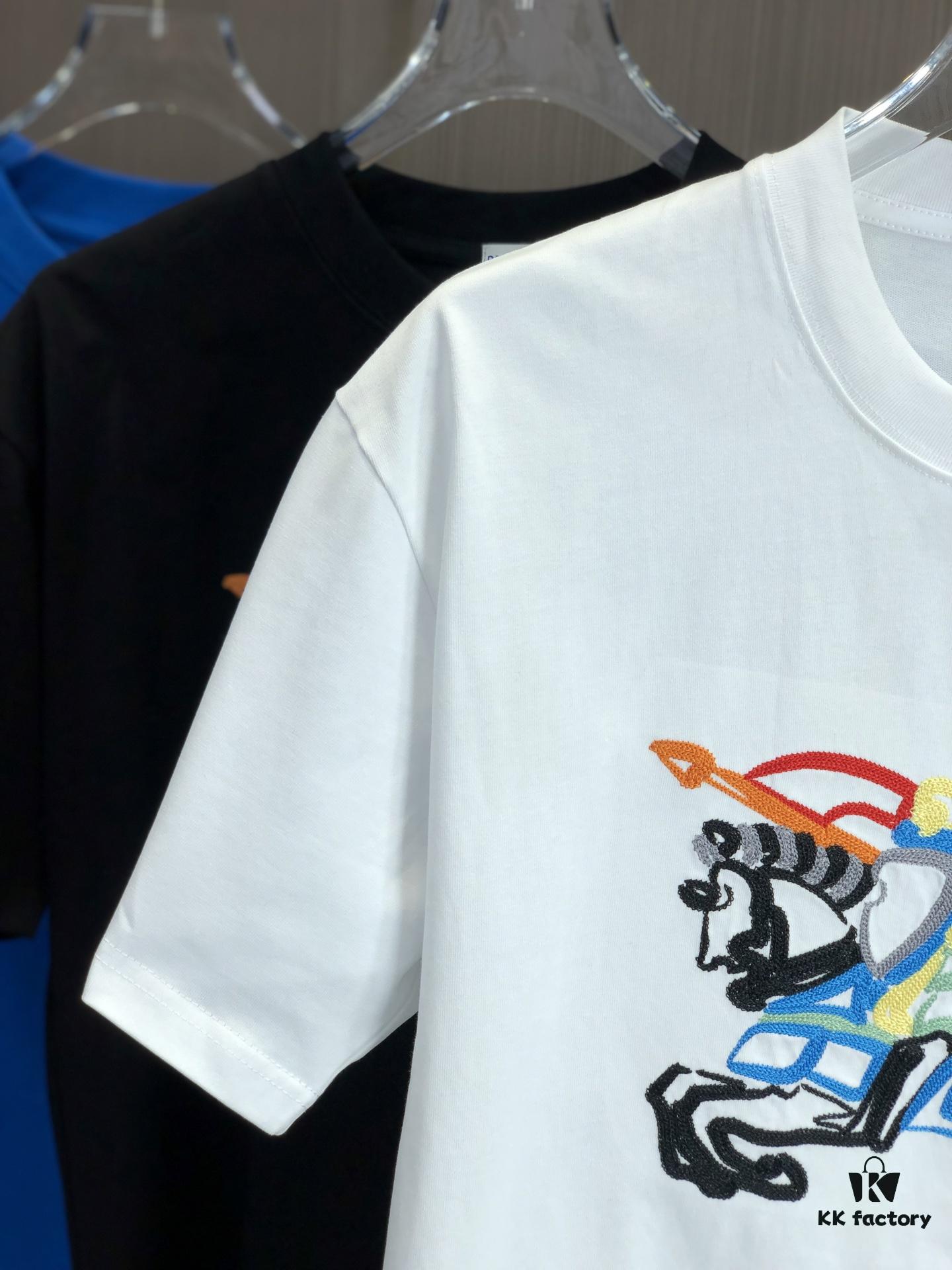 BURBERRY 2025 Spring/Summer New Arrival Round Neck Short Sleeve T-Shirt with Equestrian Chain Embroidery, 320g Double Combed Cotton Fabric, Slightly Loose Unisex Fit