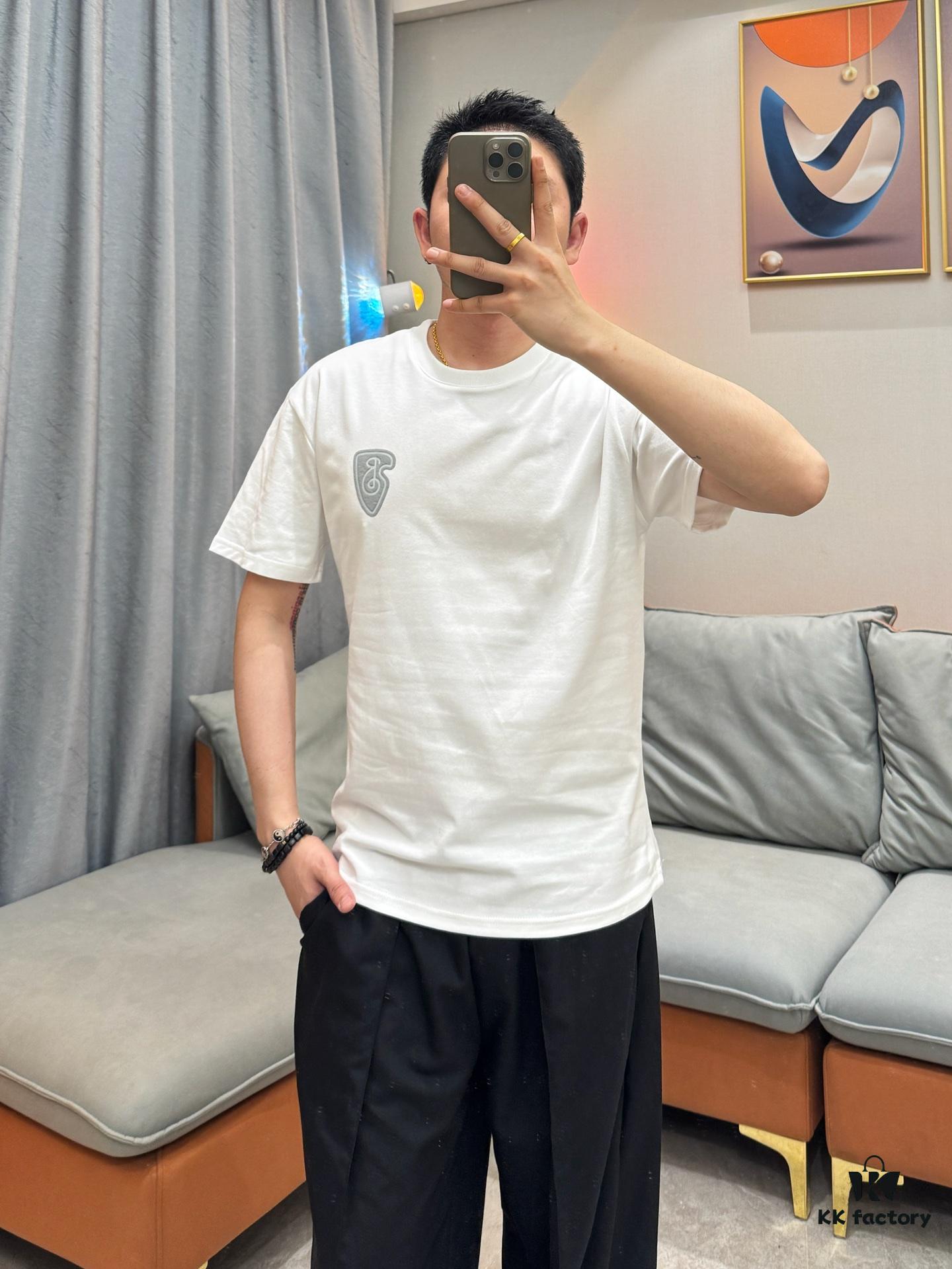 Real-shot model photo