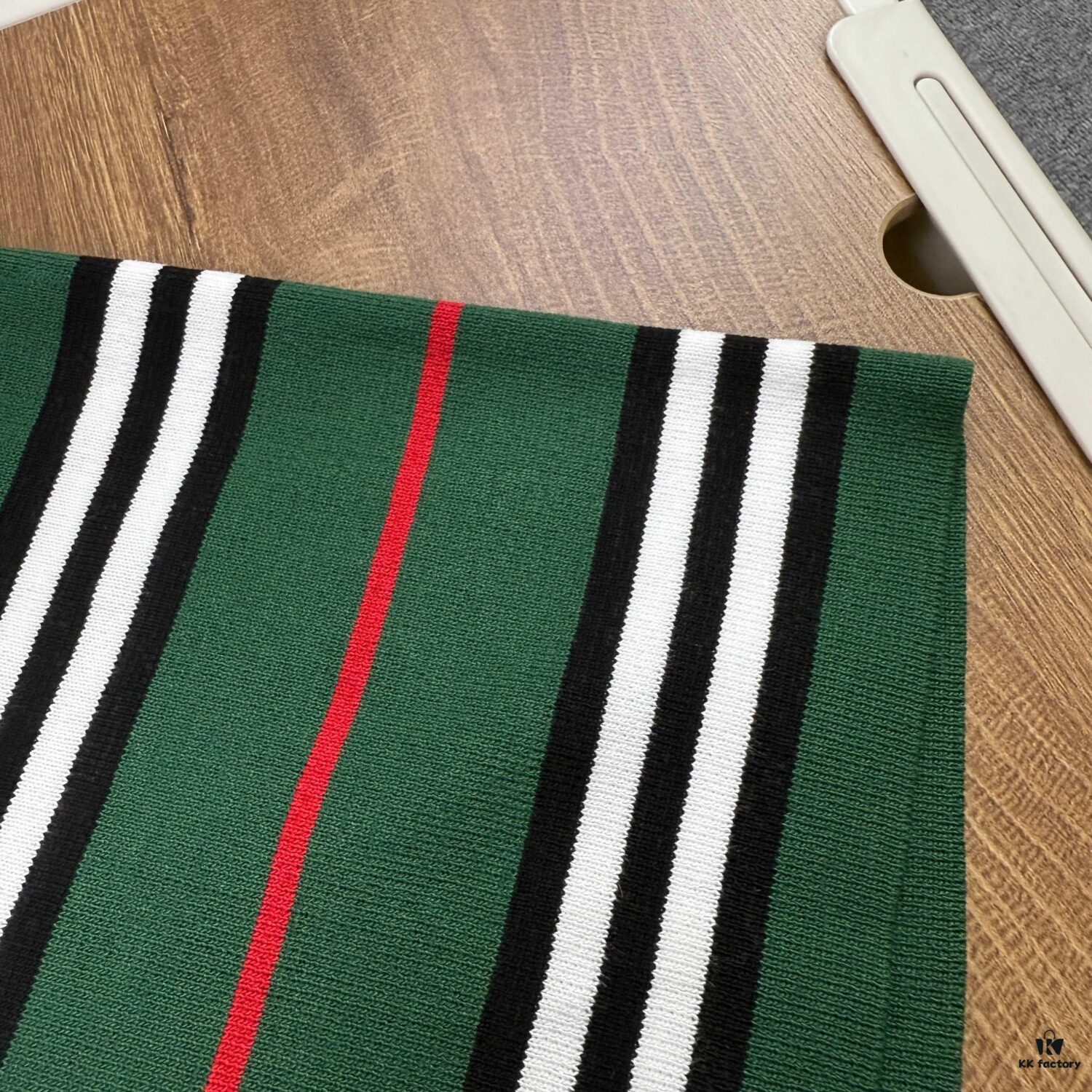 New Burberry Classic Green Striped Knit Straight Shorts Unisex