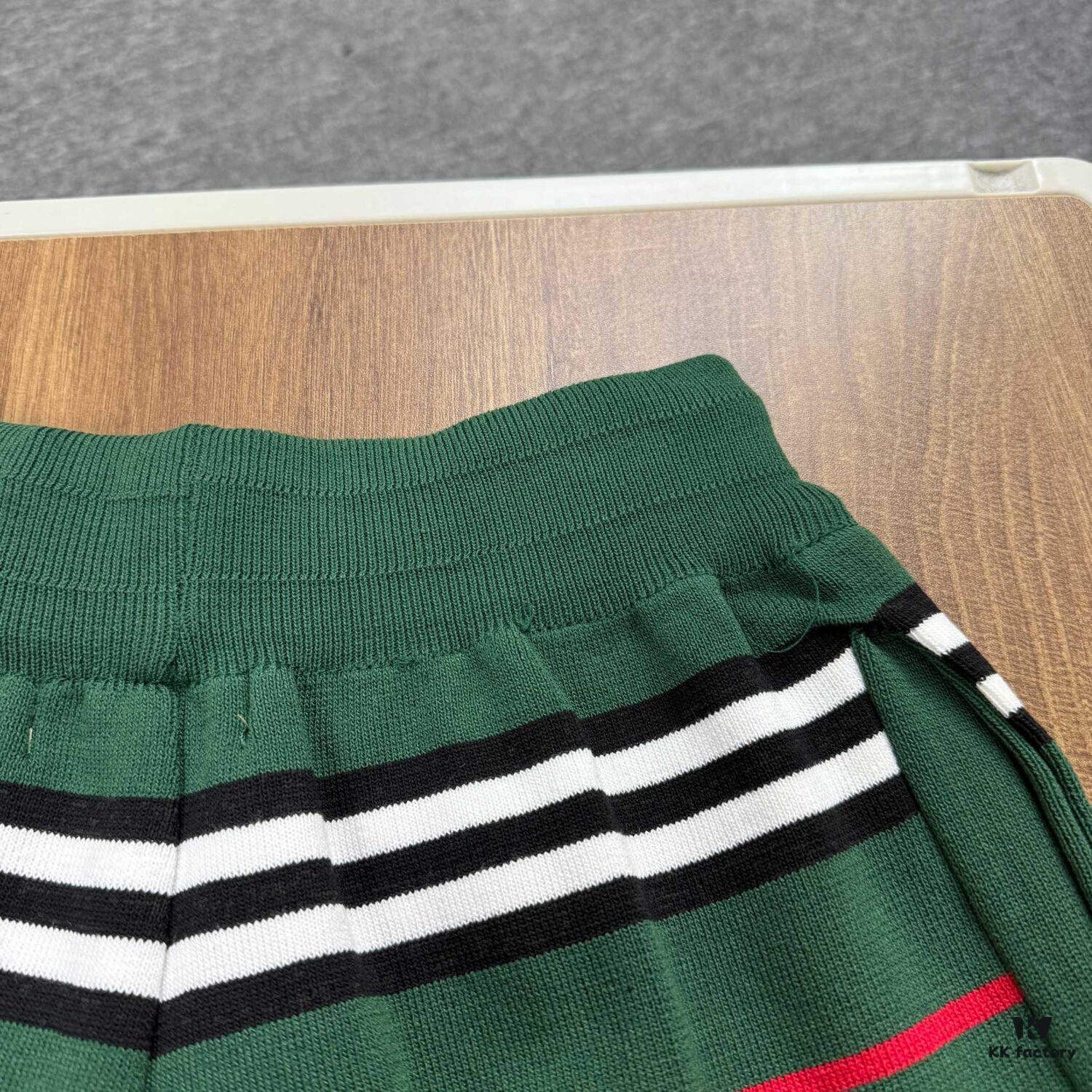 New Burberry Classic Green Striped Knit Straight Shorts Unisex