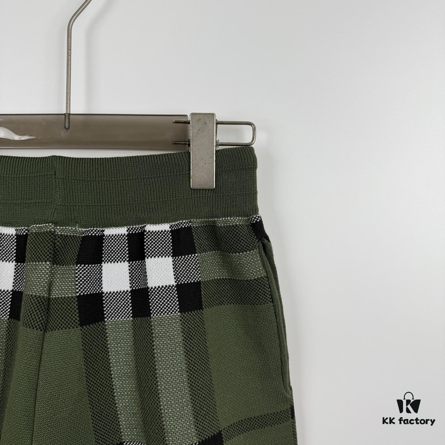 New BURBERRY Classic Check Knit Shorts Unisex