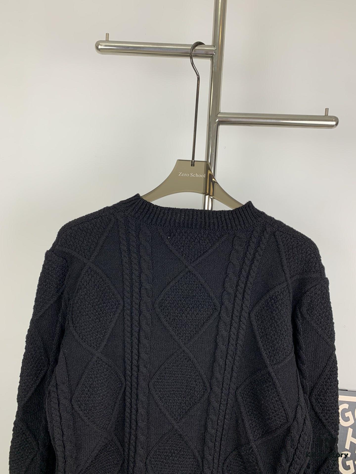 New Burberry 2024 Fall/Winter Black Patchwork Sweater Unisex Classic Plaid Design Hand-Cut Distressed Detail High-Density Knitwear