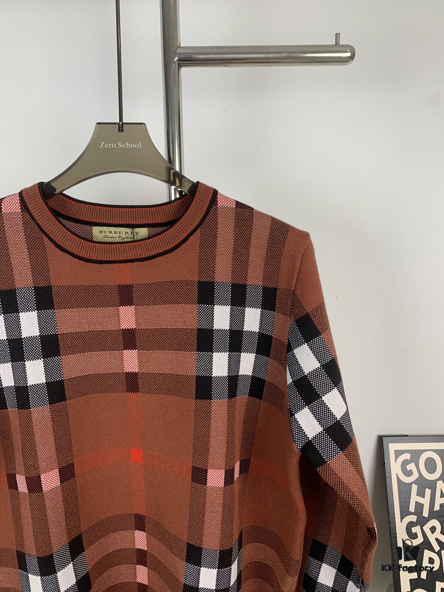 New Burberry 2024 Classic Striped Plaid Double Jacquard Crew Neck Knit Sweater