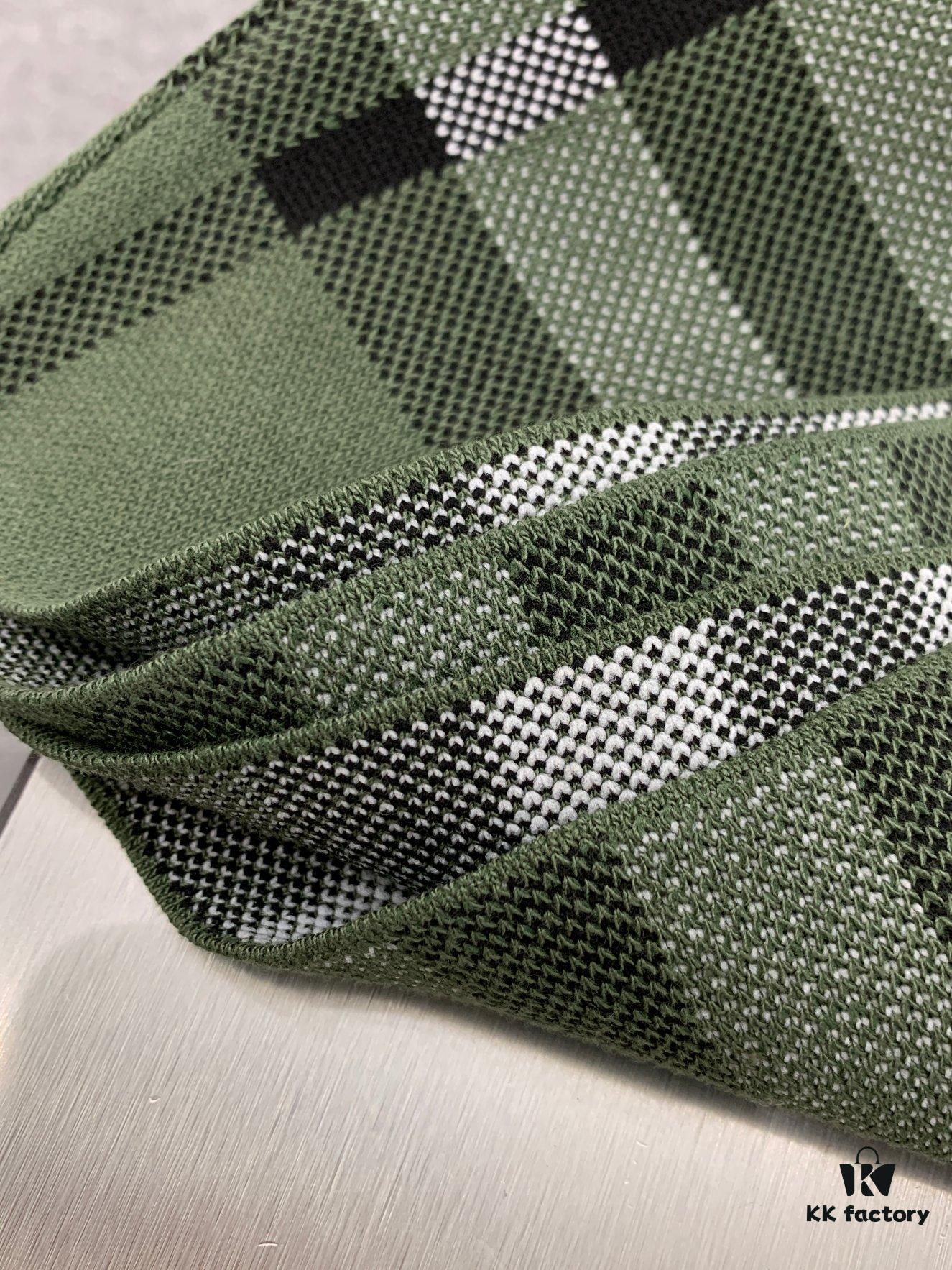 New BURBERRY Classic Plaid Knit Shorts Unisex