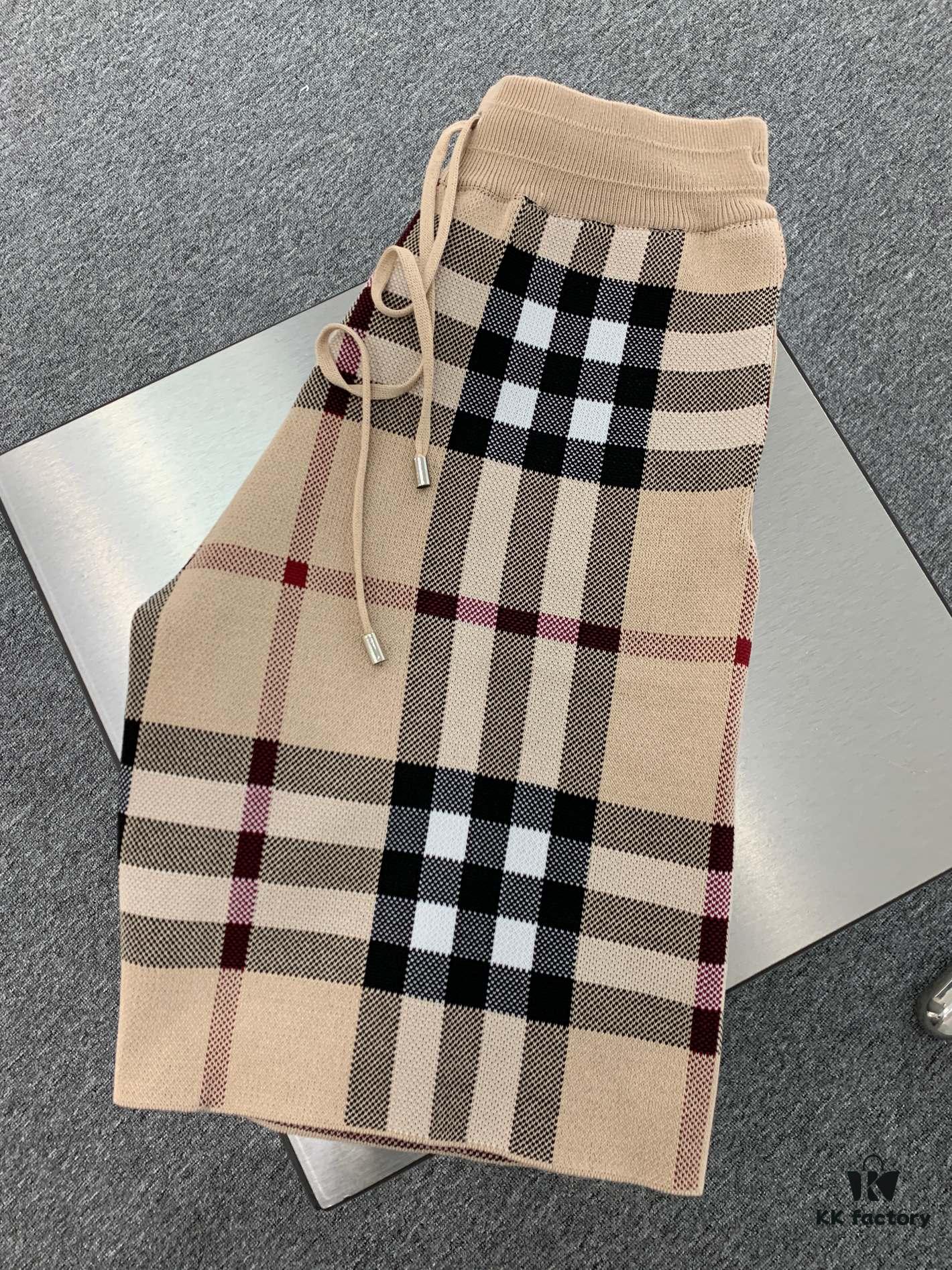 New BURBERRY Classic Plaid Knit Shorts Unisex