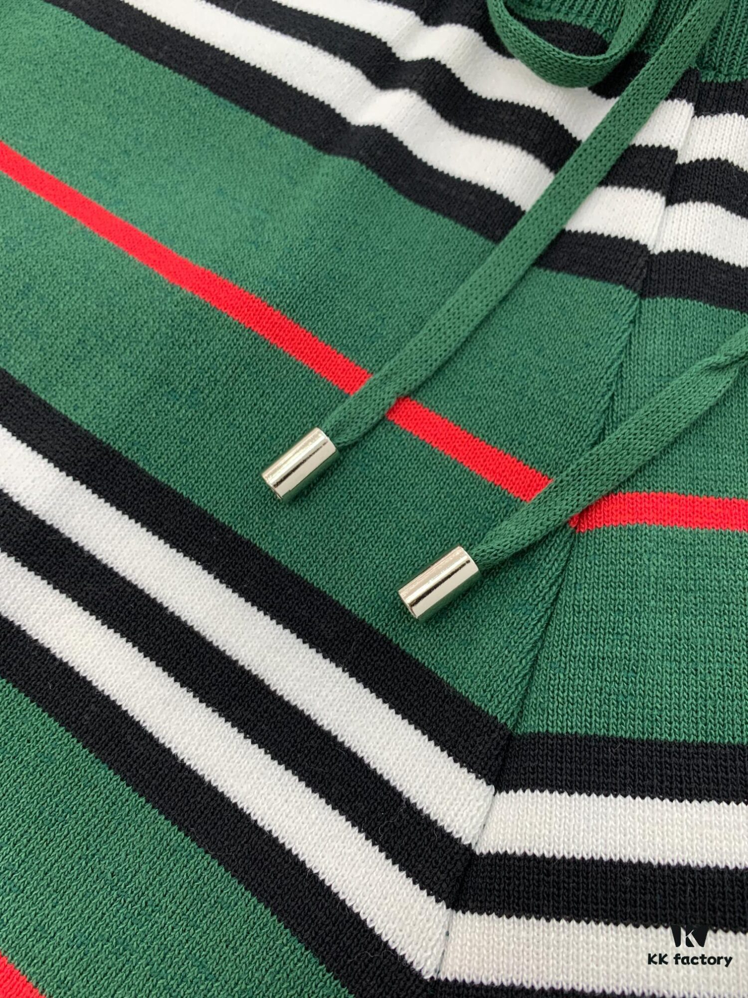 New Burberry Classic Green Striped Knit Straight Shorts Unisex