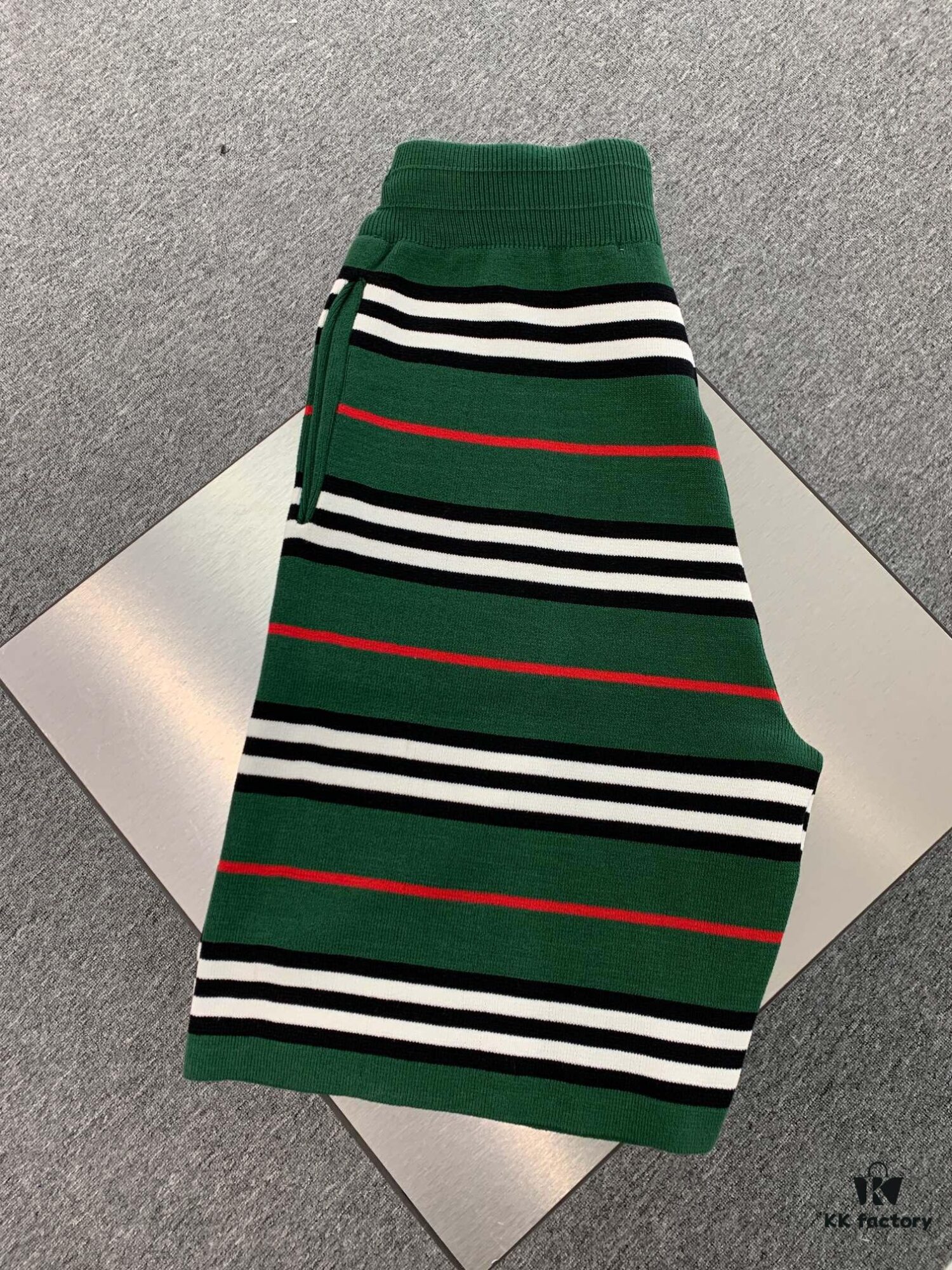 New Burberry Classic Green Striped Knit Straight Shorts Unisex