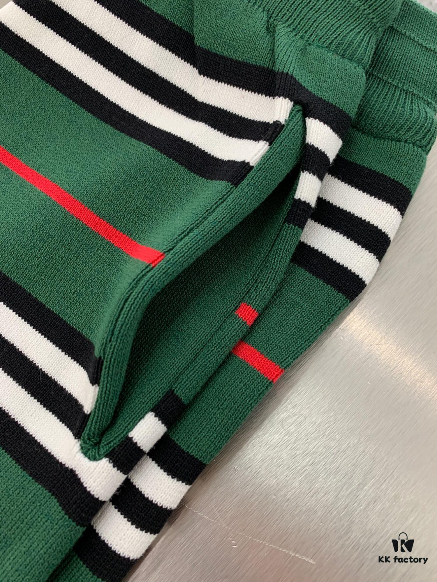 New Burberry Classic Green Striped Knit Straight Shorts Unisex