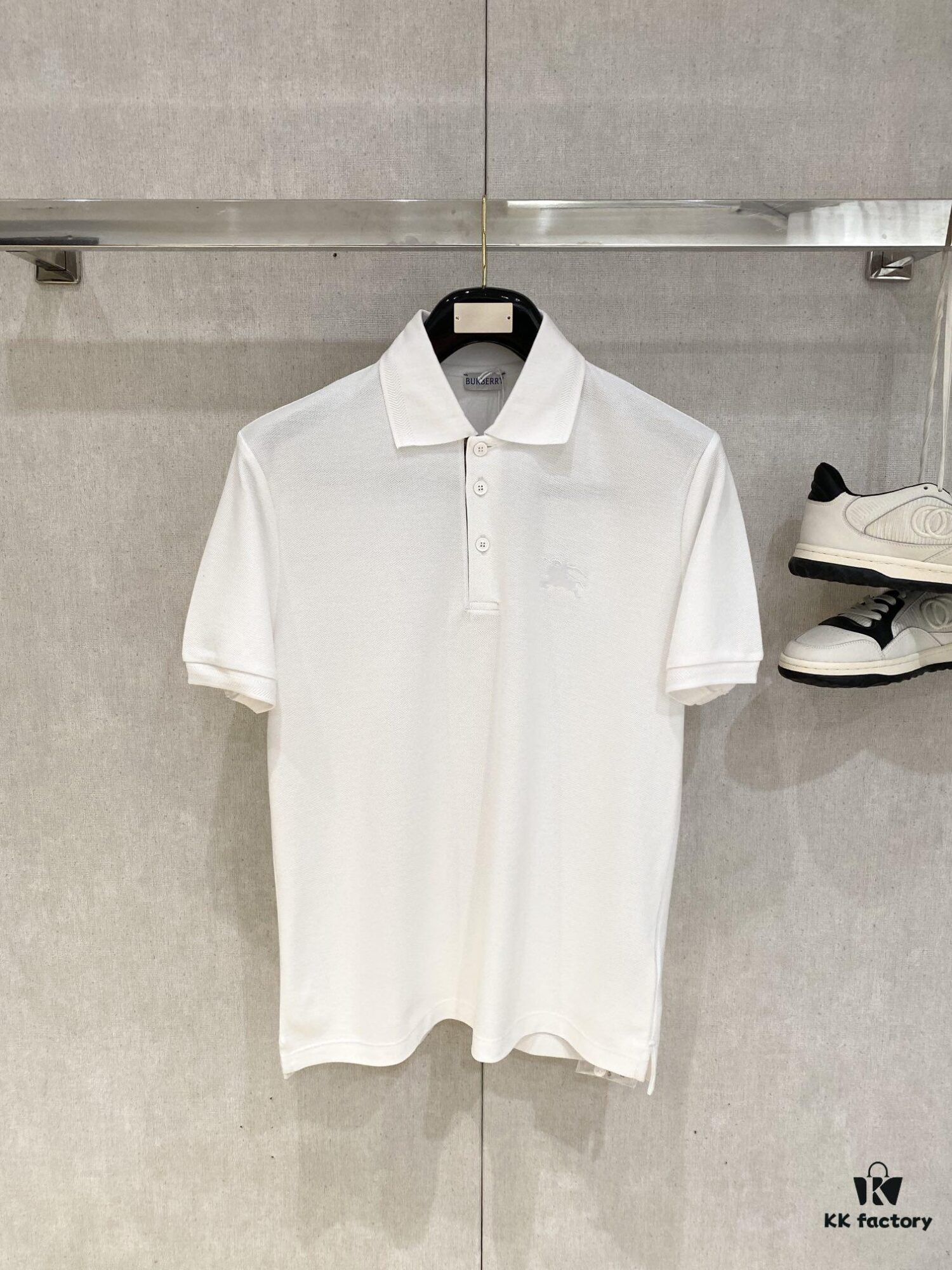 Burberry, 2025 Latest Short Sleeve T-Shirt, Stylish and Handsome with Exquisite Embroidered Logo on Chest, Simple and Versatile Design