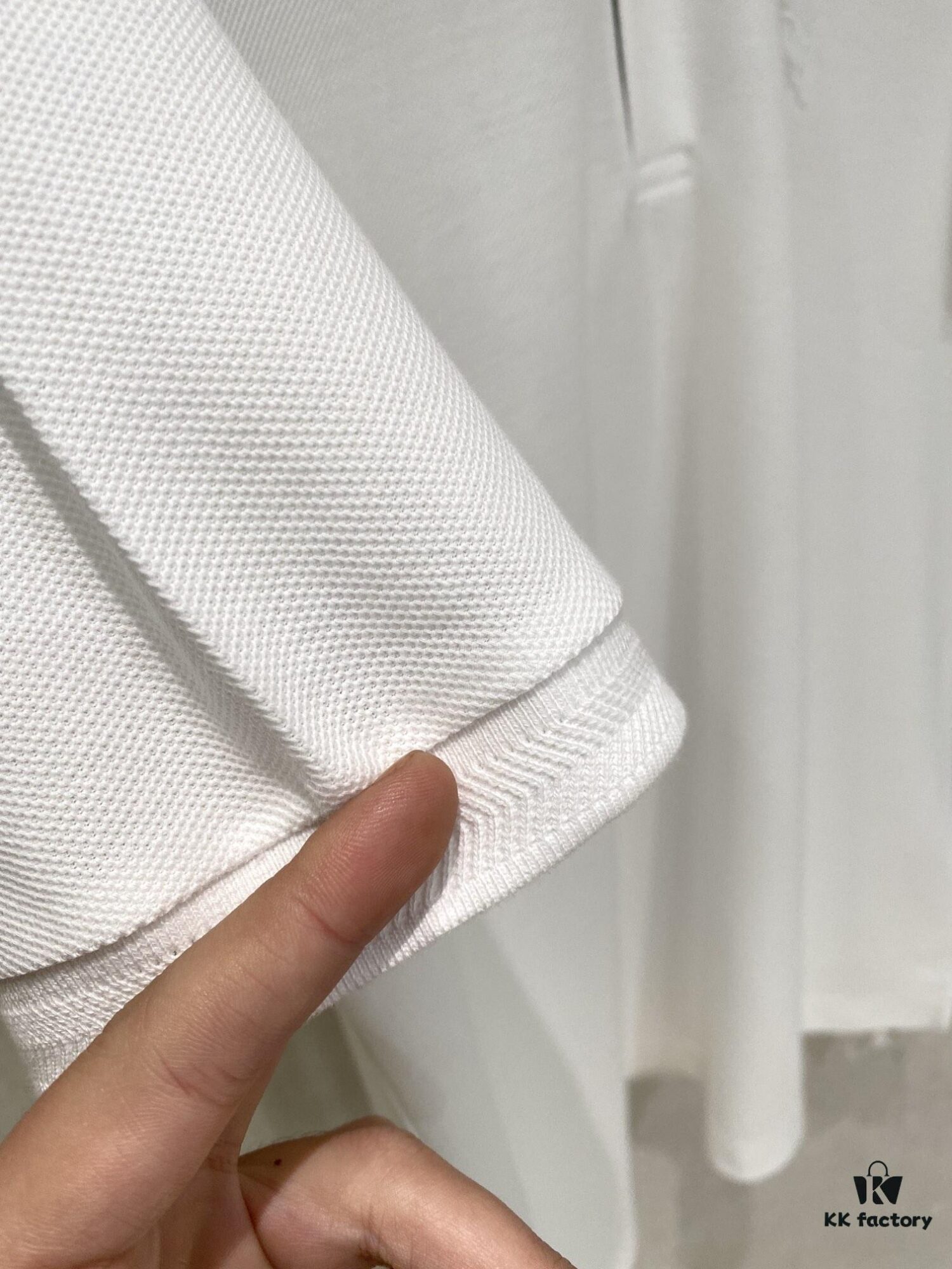 Burberry, 2025 Latest Short Sleeve T-Shirt, Stylish and Handsome with Exquisite Embroidered Logo on Chest, Simple and Versatile Design