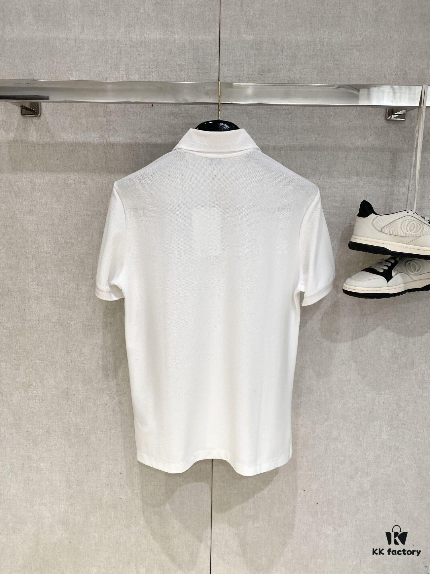 Burberry, 2025 Latest Short Sleeve T-Shirt, Stylish and Handsome with Exquisite Embroidered Logo on Chest, Simple and Versatile Design